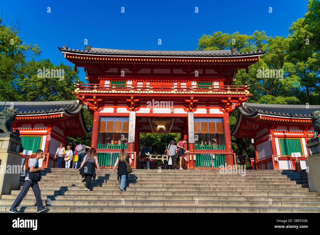 Sanctuaire de Yasaka (sanctuaire de Gion), un sanctuaire shinto à Kyoto, au Japon Banque D'Images