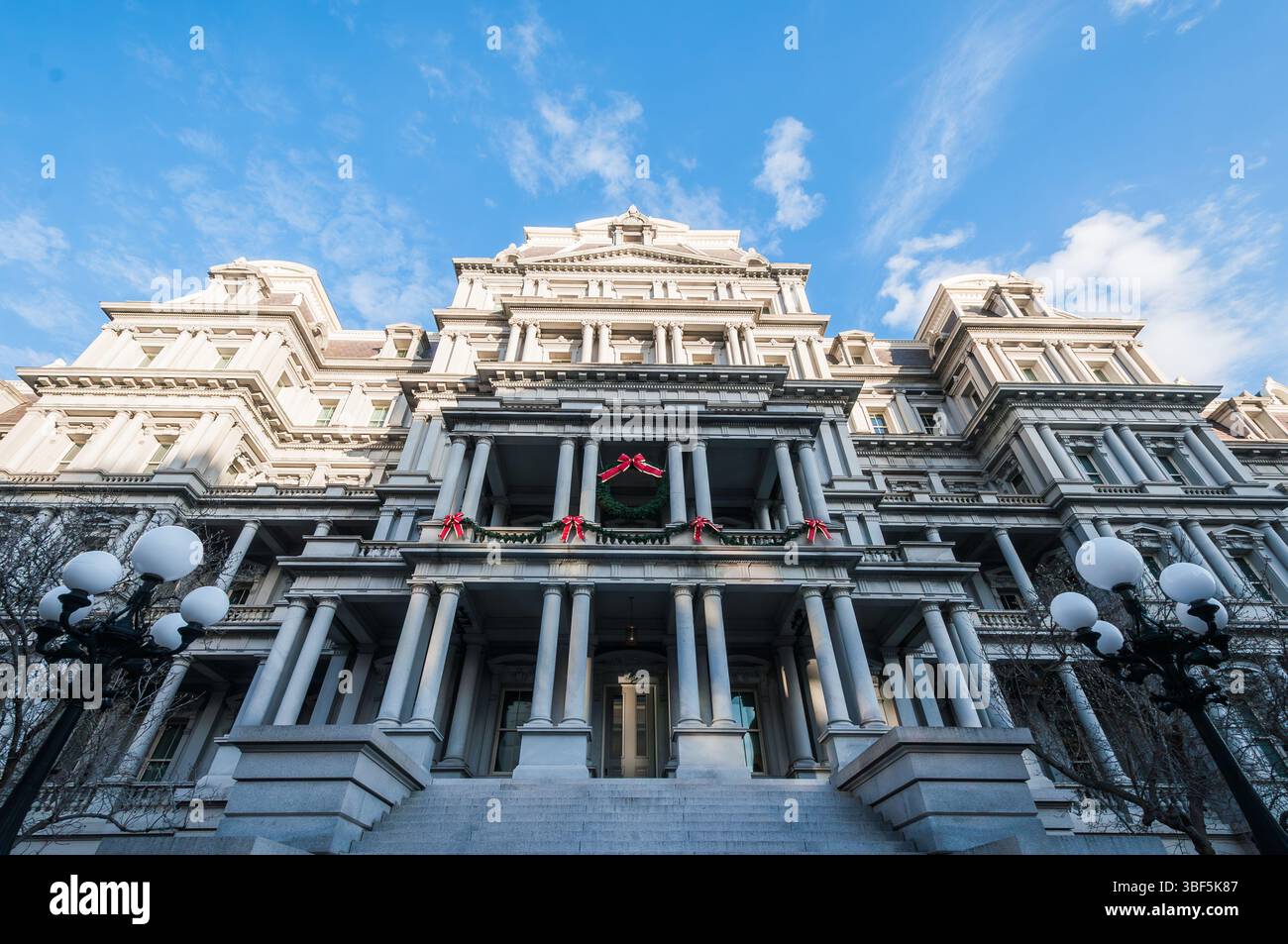 Bâtiment du bureau exécutif d'Eisenhower décoré pour la saison des fêtes, Washington DC Banque D'Images