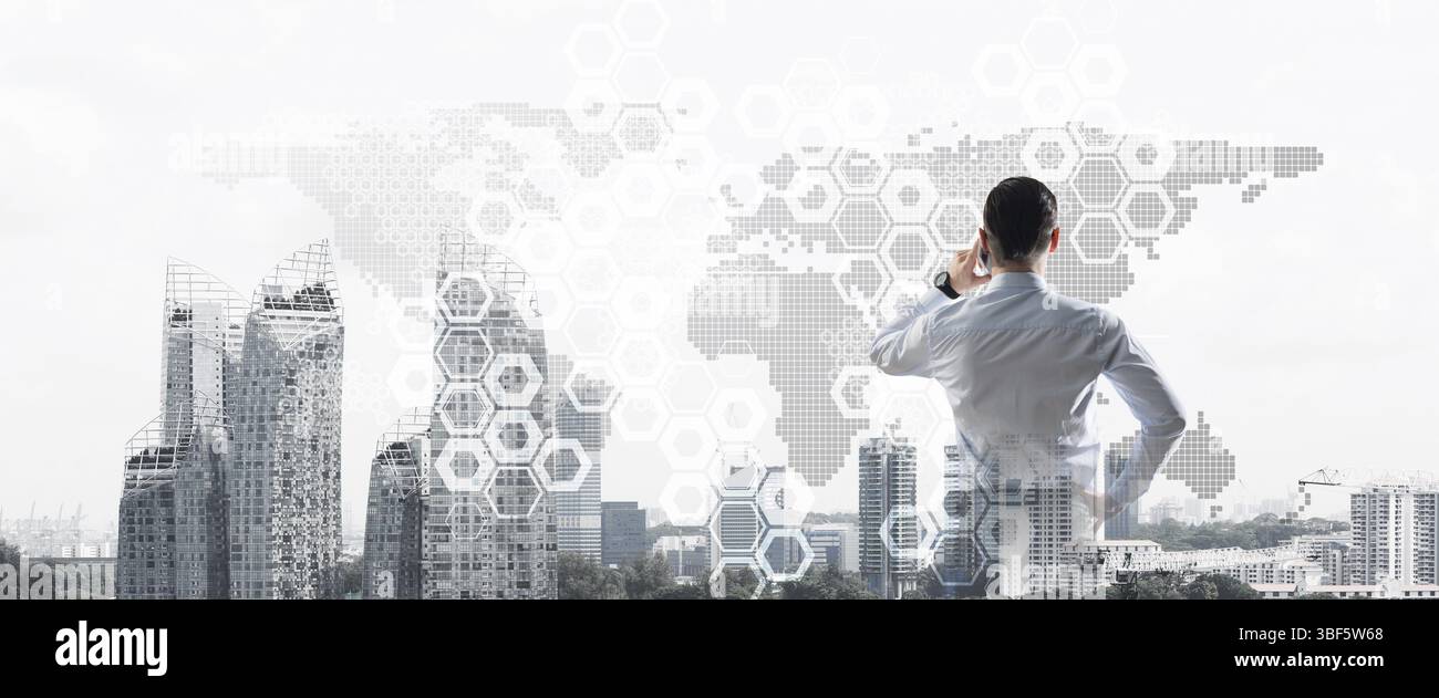 Notion de réussite de l'entreprise et de contrôle avec certain patron contre cityscape background Banque D'Images