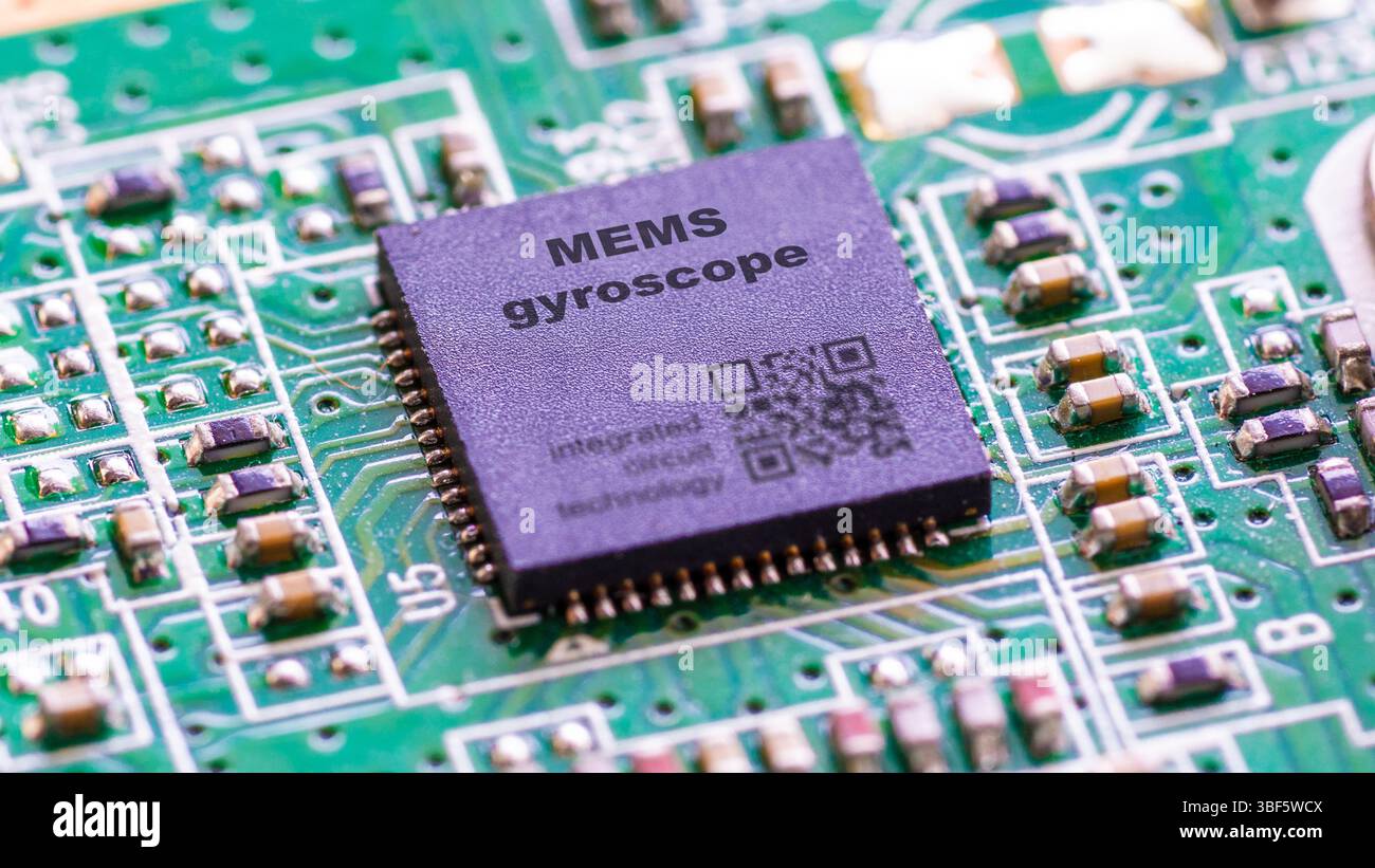 Gyroscope à systèmes micro-électromécaniques (MEMS). Mesure la vitesse angulaire pour le suivi des mouvements. Banque D'Images