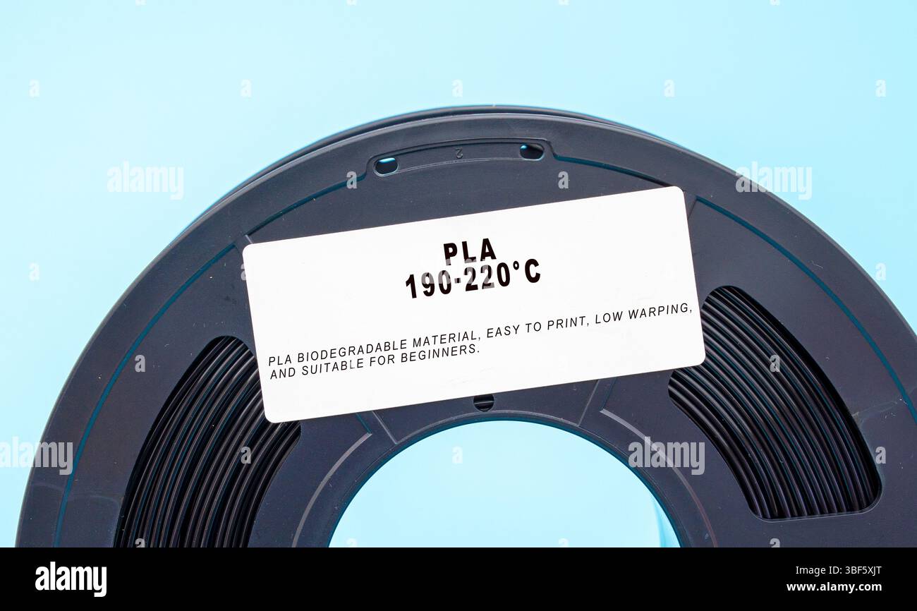 Acide polylactique (PLA). Le PLA est biodégradable, facile à imprimer et a une finition brillante, adapté aux débutants et aux applications à basse température. Banque D'Images