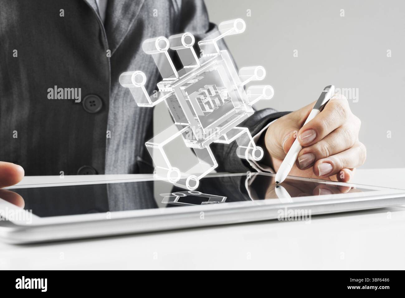 Femmes à l'aide de tablette graphique et de verre icônes voler dans l'air. Technique mixte Banque D'Images