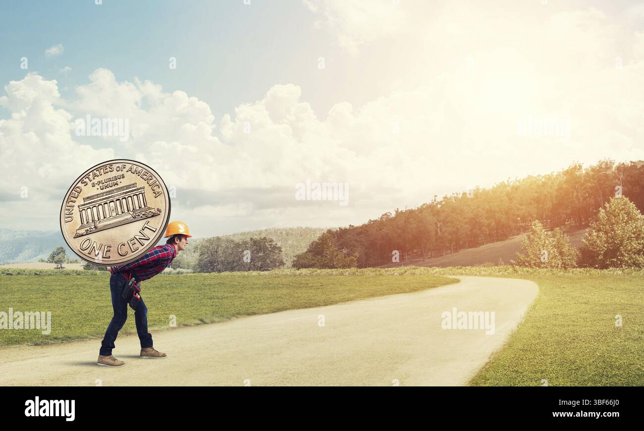 Builder homme portant sur son dos grande cents Banque D'Images