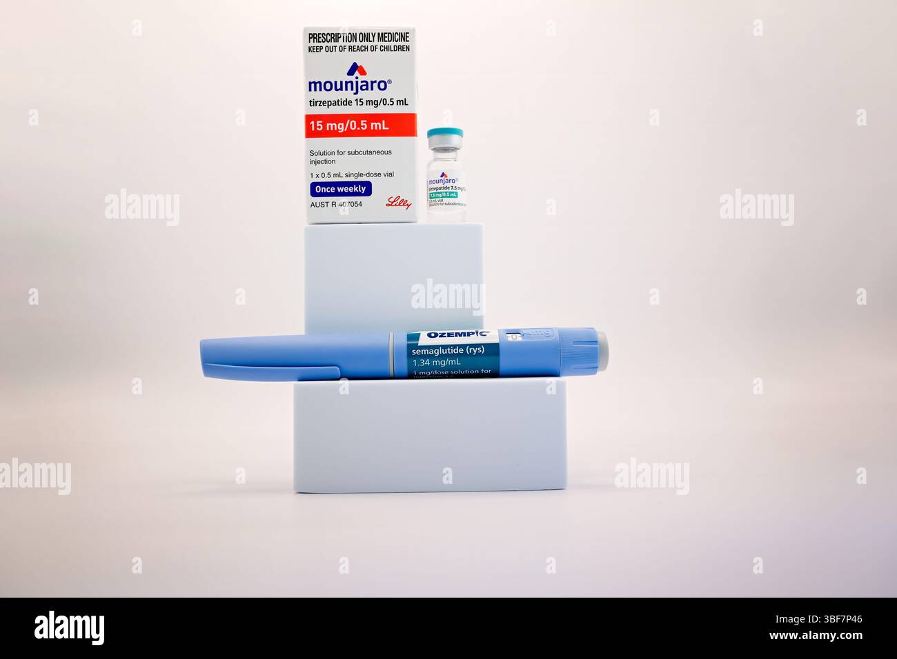 Ozempic Semaglutide et Mounjaro tirzepatide injection, médicament contre le diabète utilisé hors AMM pour la perte de poids causant des pénuries mondiales Banque D'Images