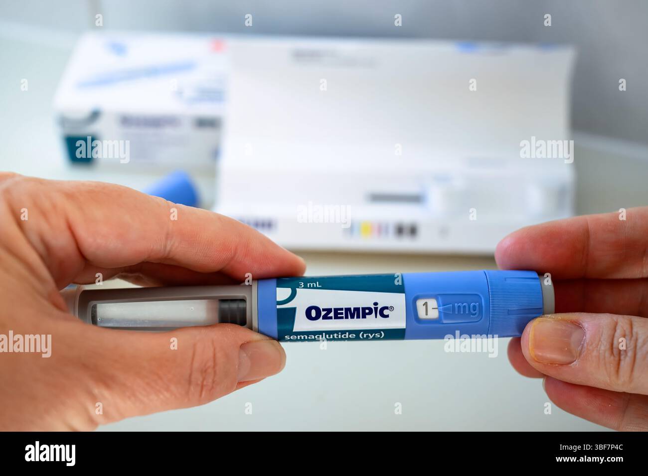Ozempic semaglutide injection, médicament contre le diabète utilisé hors étiquette pour la perte de poids causant des pénuries mondiales, épidémie d'obésité, grande pharmacie Banque D'Images
