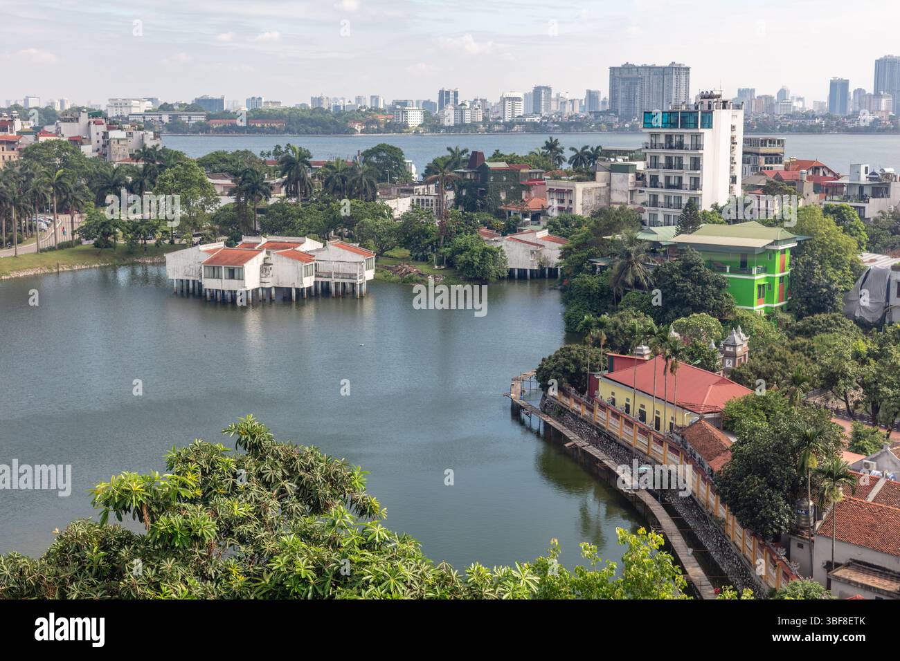 Quan Tay Ho ou Westlake district à Hanoi, Vietnam. Rive du lac Tay. Paysage urbain. Vue de dessus. Banque D'Images