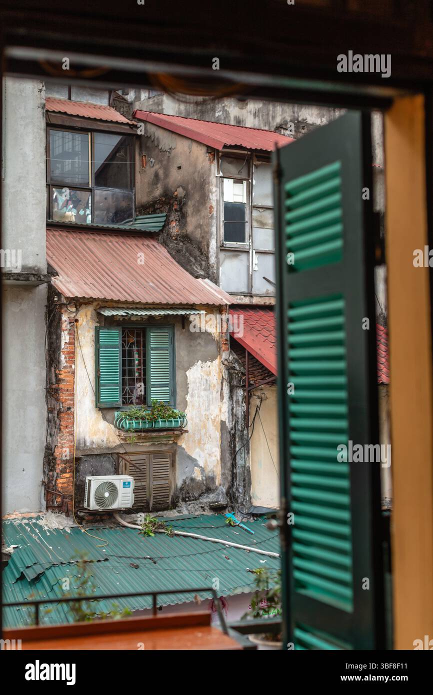 Architecture Indochine française du vieux quartier ou Phố cổ Hà Nội, Hanoi, Vietnam. Banque D'Images