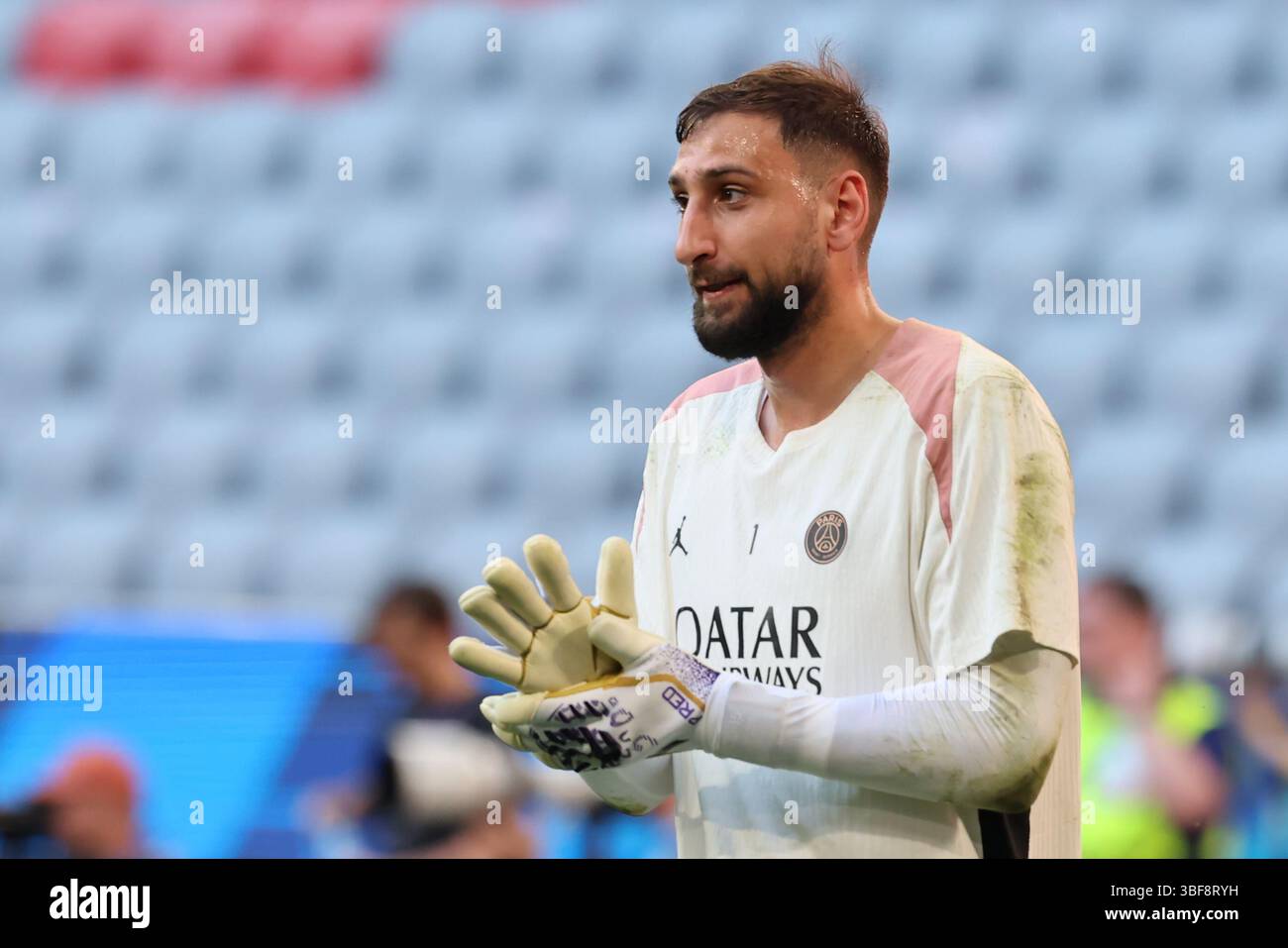 3 mai 2025 ; Allianz Arena, Munich, Allemagne ; finale de la Ligue des Champions Football, Paris Saint Germain contre Inter Milan ; séance d'entraînement avec le gardien italien Gianluigi Donnarumma du Paris Saint-Germains crédit : action plus Sports images/Alamy Live News Banque D'Images