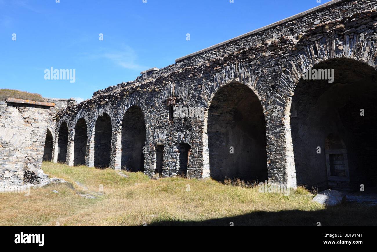 Fortifications des Alpes abandonnées fort de la Variselle en haute Maurienne Savoie Banque D'Images