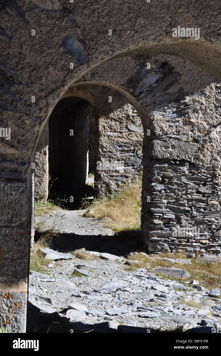 Fortifications des Alpes abandonnées fort de la Variselle en haute Maurienne Savoie Banque D'Images