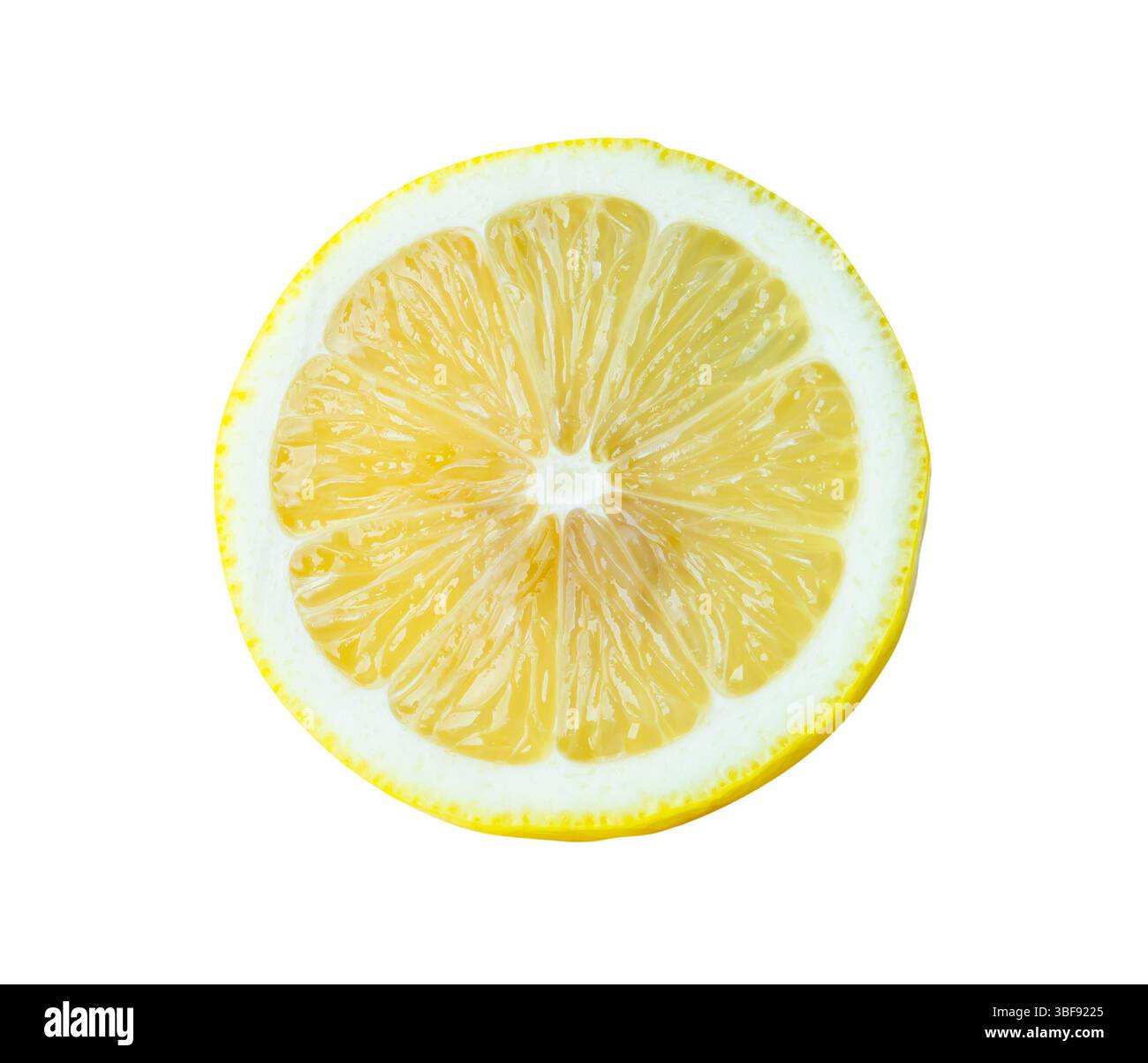 Vue de face ou vue de dessus du fruit de citron jaune mûr dans une moitié avec la graine est isolé sur fond blanc avec le chemin de découpage. Banque D'Images