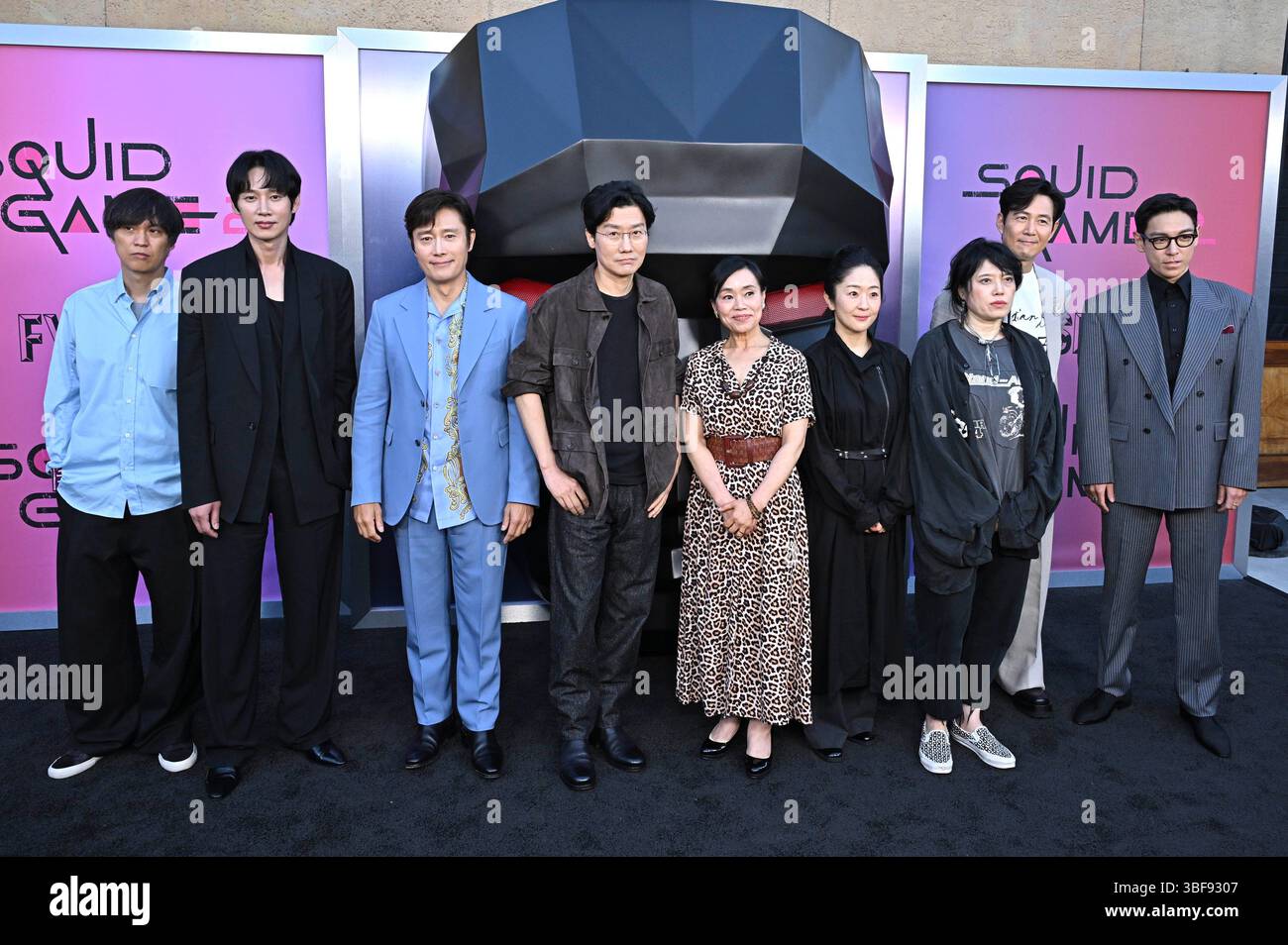 Kim Ji-yONG, Park Sung-hoon, Lee Byung-Hun, Hwang Dong-hyuk, Kang Ae-Shim, Chae Kyoung-Sun, Nam Na-young, Lee Jung-Jae und Choi Seung-hyun beim criblage der 2. Staffel der Netflix Serie 'Squid Game' im Egyptian Theater. Los Angeles, 30.05.2025 Banque D'Images