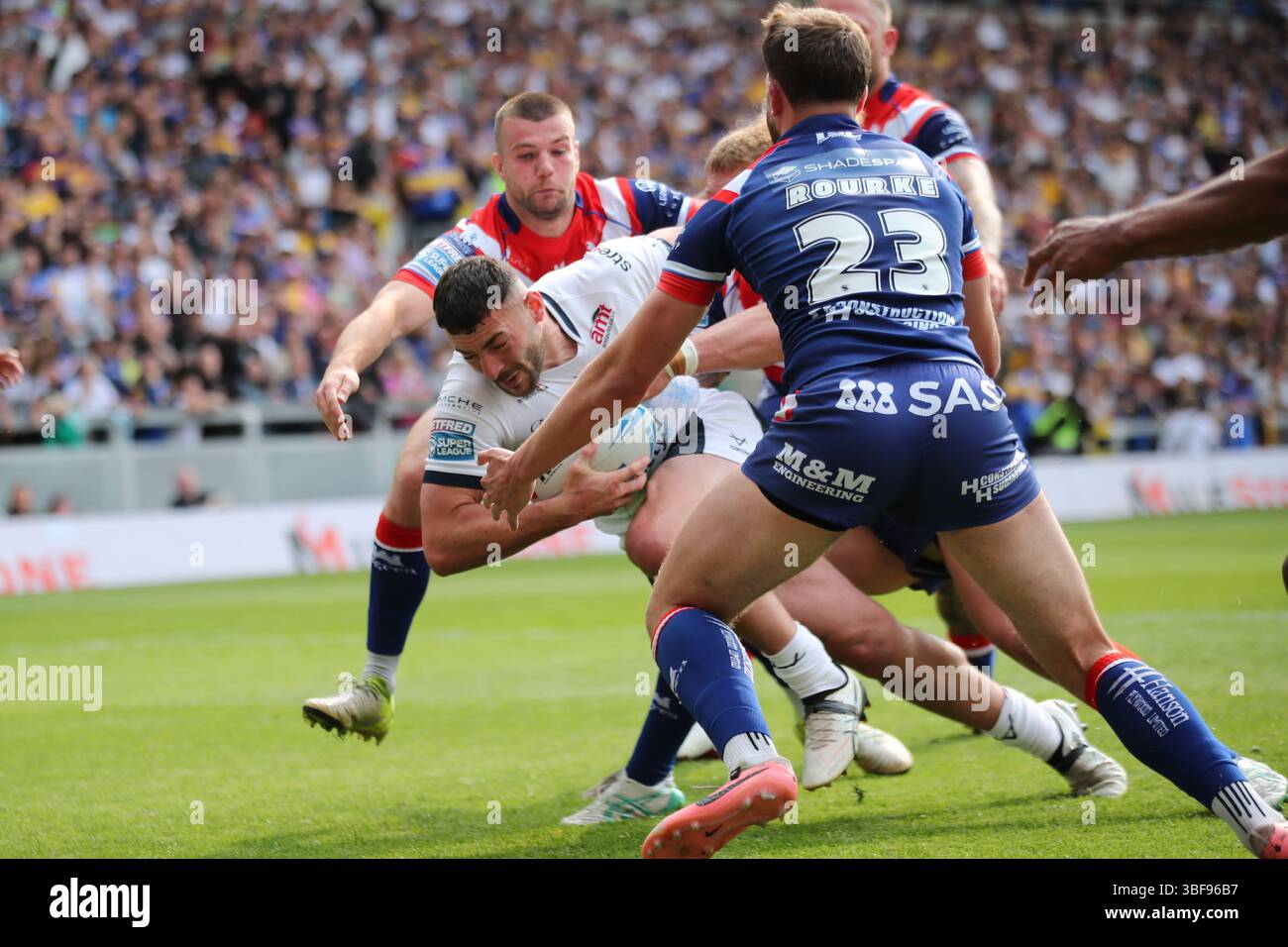 Leeds, Royaume-Uni. 31 mai 2025. AMT Headingley Rugby Stadium, Leeds, West Yorkshire, 31 mai 2025. Betfred Super League Leeds Rhinos v Wakefield Trinity Jake Connor de Leeds Rhinos plonge pour marquer le 2e essai du match contre Wakefield Trinity Credit : Touchlinepics/Alamy Live News Banque D'Images