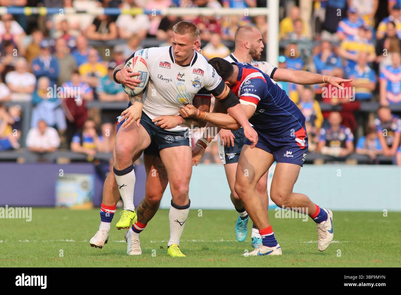 Leeds, Royaume-Uni. 31 mai 2025. AMT Headingley Rugby Stadium, Leeds, West Yorkshire, 31 mai 2025. Betfred Super League Leeds Rhinos contre Wakefield Trinity Mikolaj Oledzki de Leeds Rhinos sur l'attaque contre Wakefield Trinity Credit : Touchlinepics/Alamy Live News Banque D'Images