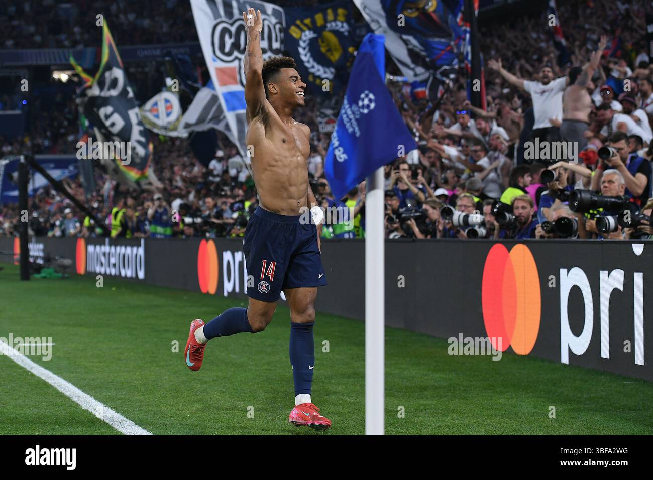 Finale de la Ligue des champions de Fussball Paris Saint-Germain - Inter Mailand AM 31.05.2025 in der Fussball Arena Muenchen in Muenchen Torjubel zum 3 :0 durch Desire Doue ( Paris ) Foto : Revierfoto crédit : ddp media GmbH/Alamy Live News Banque D'Images