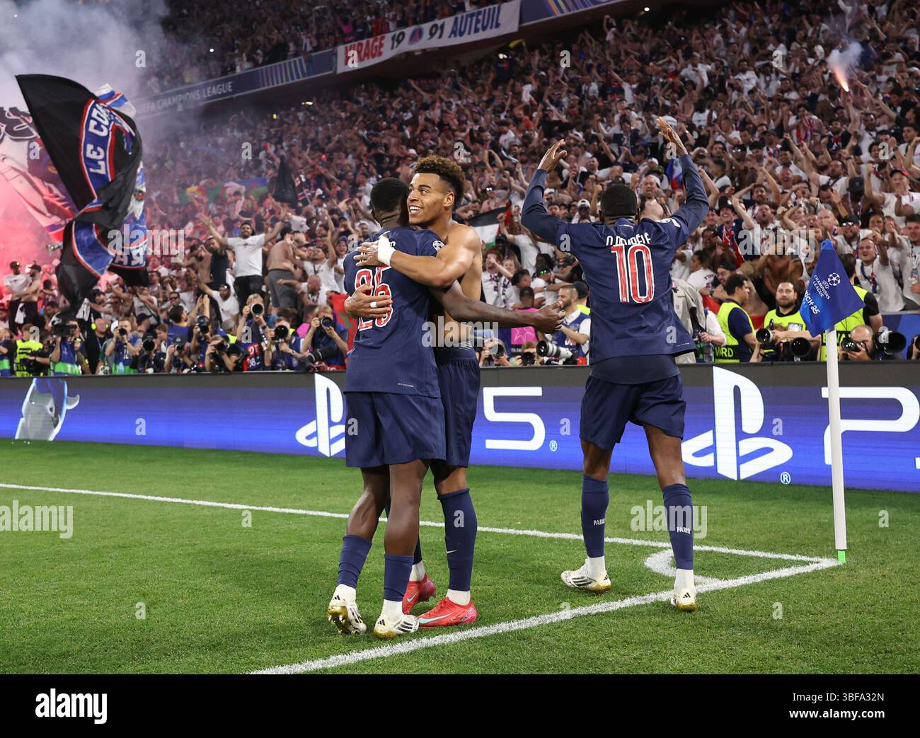 Munich, Allemagne. 31 mai 2025. Desire doué du Paris St Germain célèbre avoir marqué son troisième but lors de la finale de la Ligue des champions Paris Saint Germain vs Internazionale UEFA au Munich Football Arena, Munich. Le crédit photo devrait se lire comme suit : David Klein/Sportimage crédit : Sportimage Ltd/Alamy Live News Banque D'Images