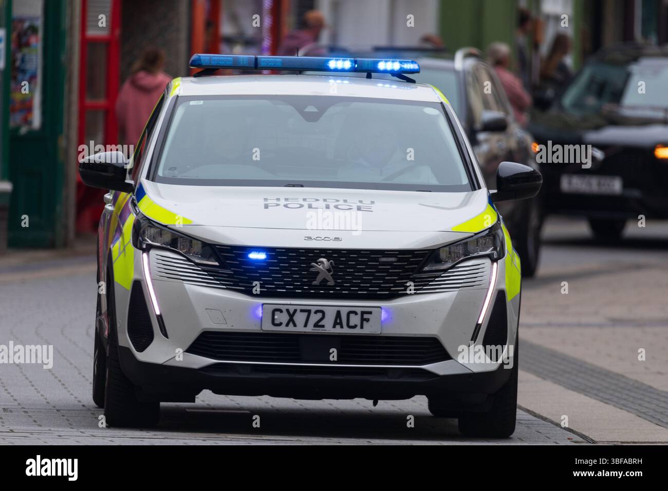 Voiture de patrouille PEUGEOT de la police du nord du pays de Galles. Banque D'Images