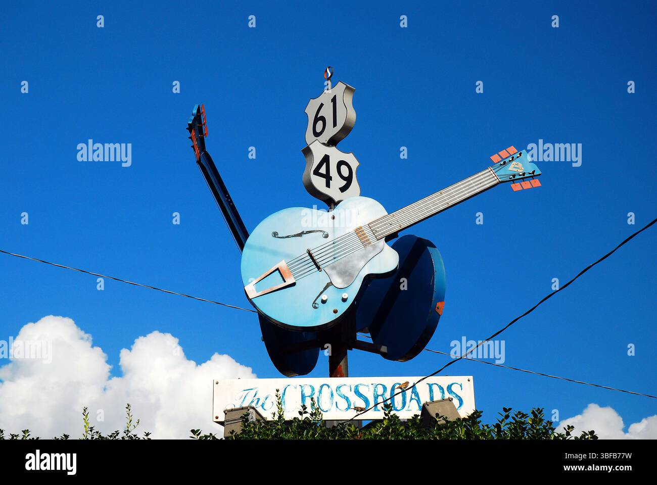 Le légendaire carrefour, l'intersection des routes 49 et 61 à Clarksdale, Mississippi, a été rendu célèbre par les musiciens de blues et de rock. Banque D'Images