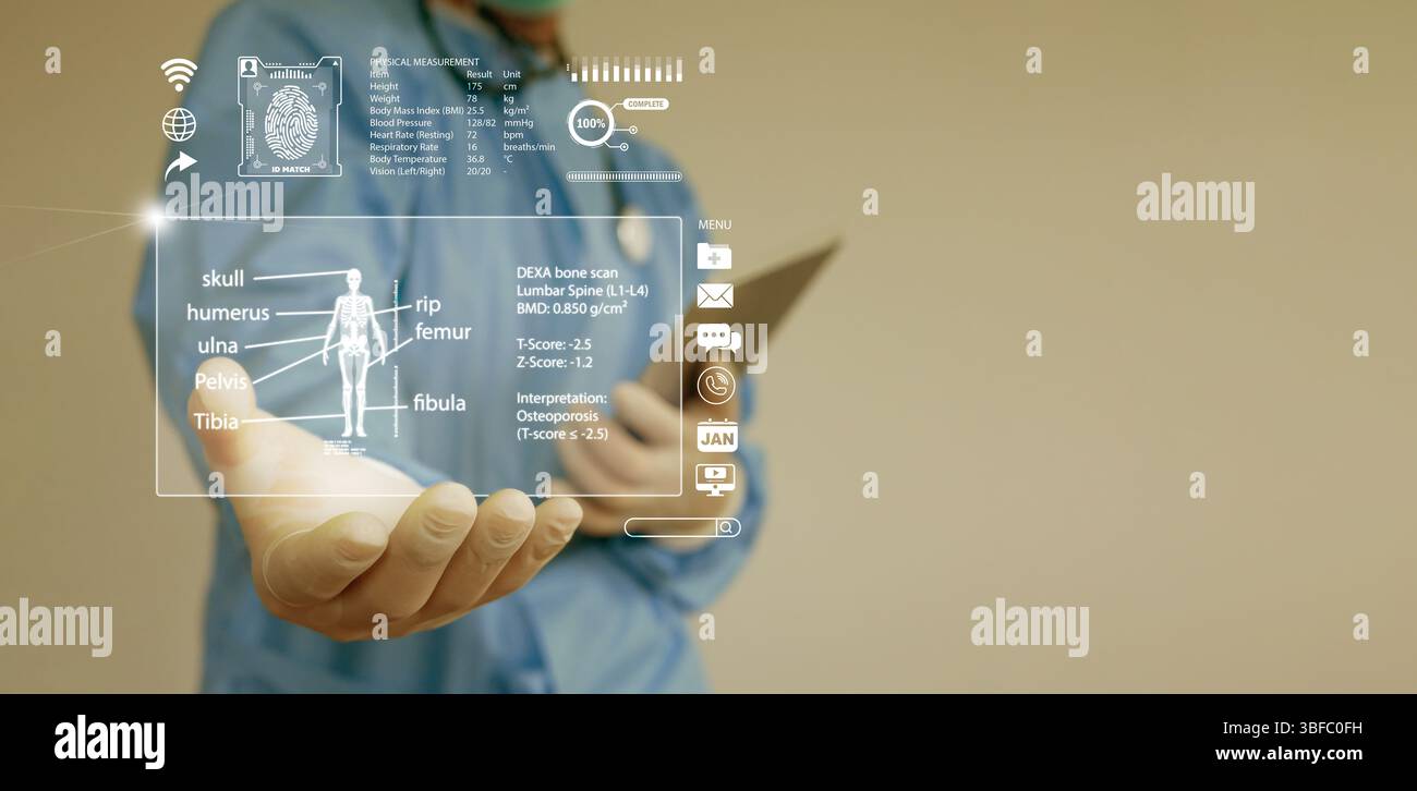 Données de santé numériques et dossier de santé électronique ou DSE. Le médecin utilise la tablette pour accéder aux dossiers des patients afin d'améliorer le diagnostic, le traitement, la gestion de la maladie Banque D'Images