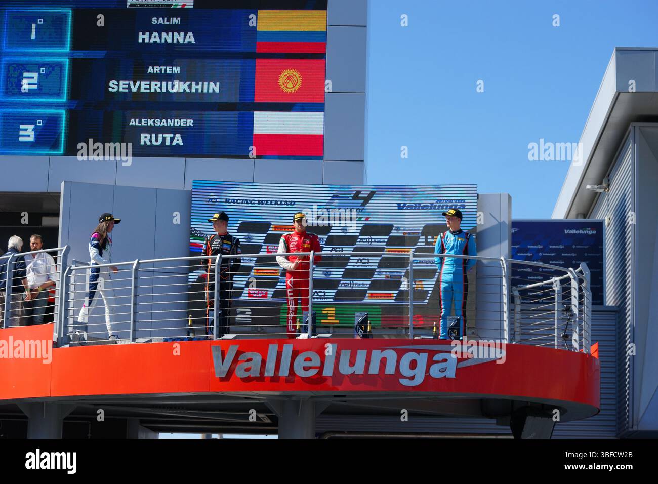 Vallelunga, Rome, Italie mai, 25, 2025, week-end de course ACI. Cérémonie de remise des prix des pilotes de formule 4 Banque D'Images
