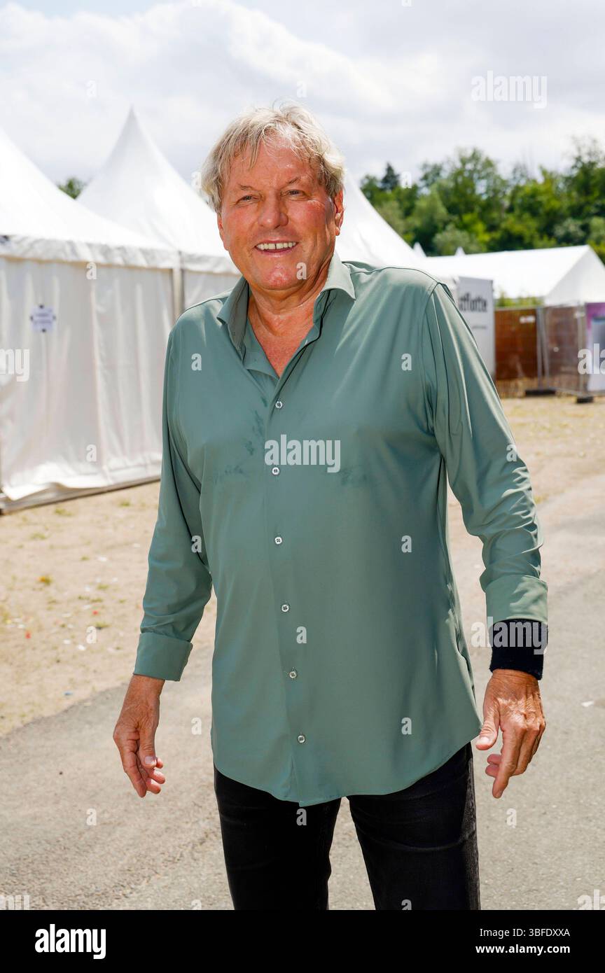 Bernhard Brink beim 13. SchlagerOlymp 2025 auf dem Zentralen Festplatz. Berlin, 31.05.2025 *** Bernhard Brink au 13 SchlagerOlymp 2025 au Central Festival Square Berlin, 31 05 2025 Foto :xB.xDummerx/xFuturexImagex schlagerolymp_5628 Banque D'Images