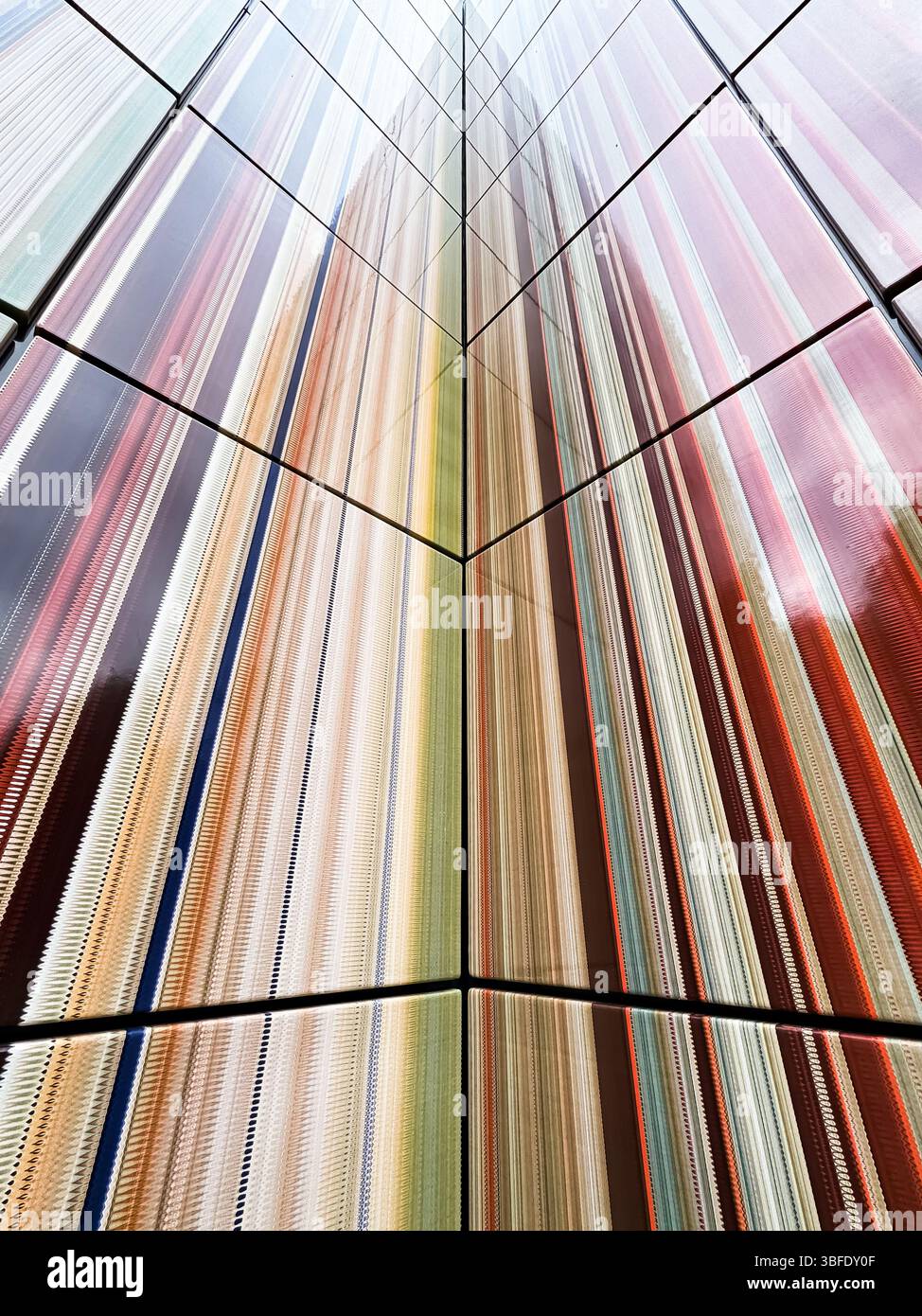 Strip-Tower de Gerhard Richter, Serpentine Gallery, Hyde Park, Londres - Image de stock capturée avec un smartphone