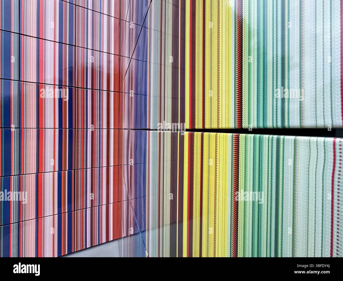 Strip-Tower de Gerhard Richter, Serpentine Gallery, Hyde Park, Londres - Image de stock capturée avec un smartphone