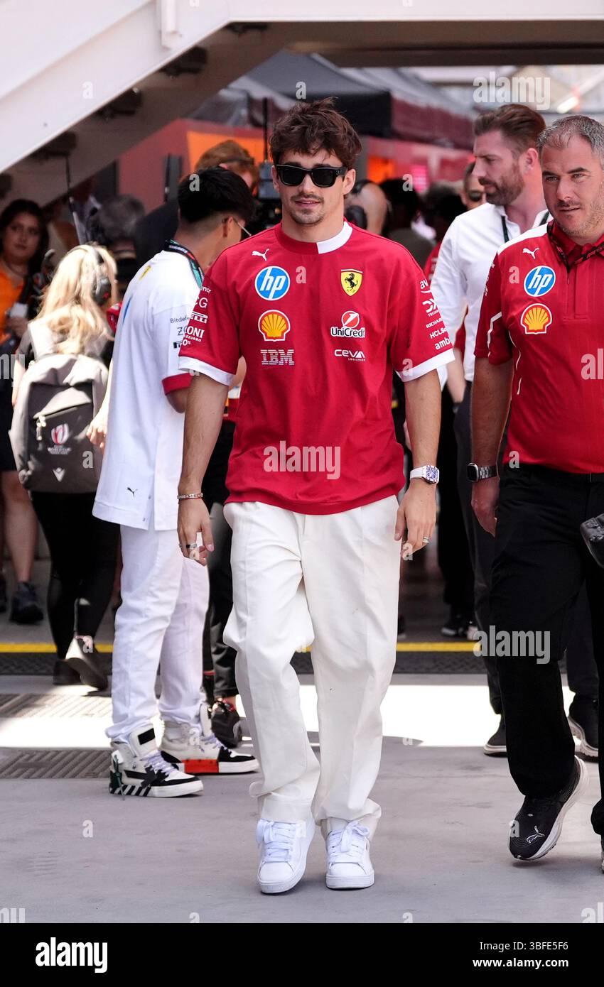 Charles Leclerc de Ferrari dans le paddock avant la course sur le circuit de Barcelona-Catalunya, Espagne. Date de la photo : dimanche 1er juin 2025. Banque D'Images
