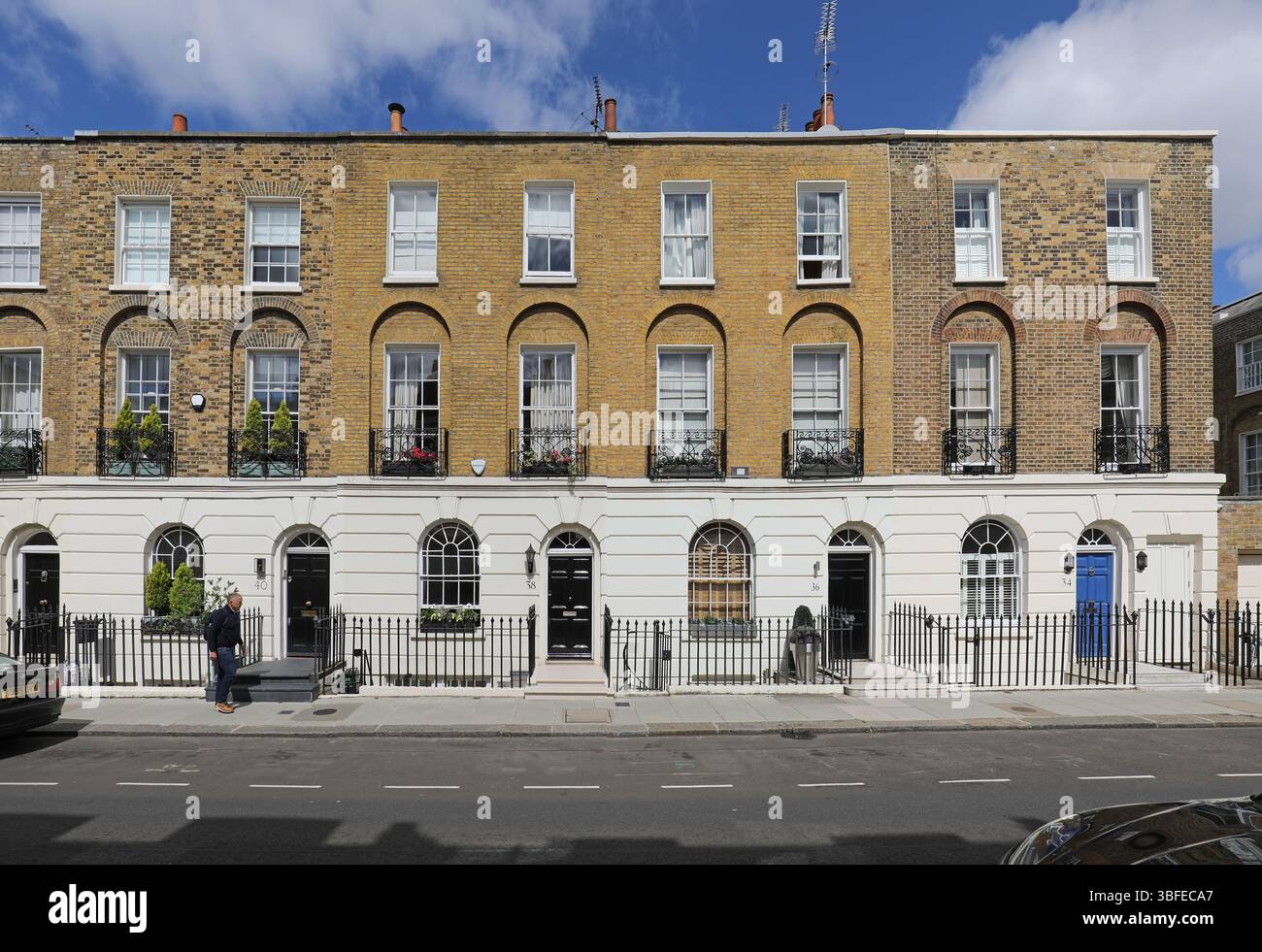 Terrasse d'élégantes maisons géorgiennes sur Chester Row, Chelsea, Londres, Royaume-Uni. Banque D'Images