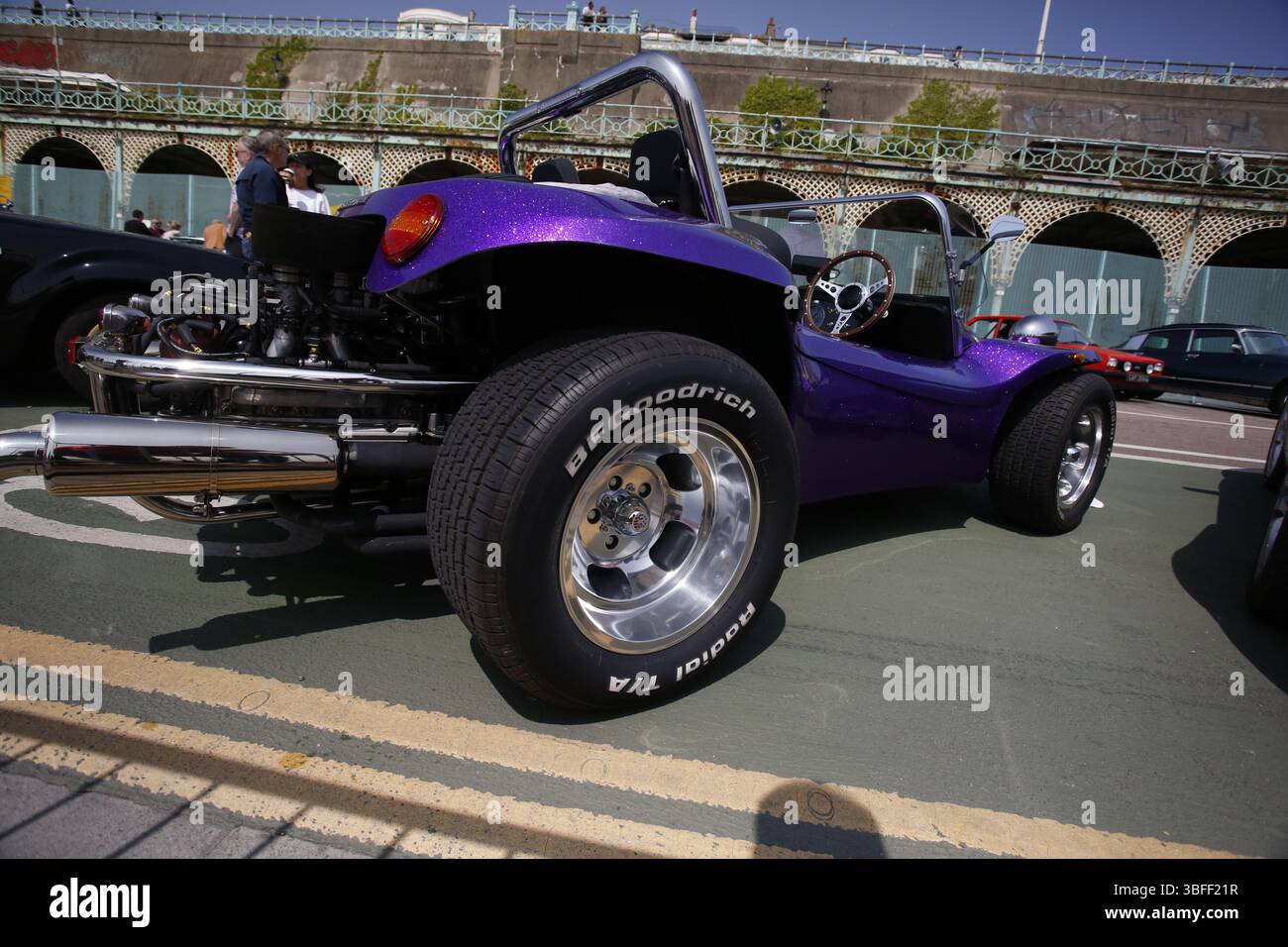 1er juin 2025, Brighton, Angleterre les voitures classiques arrivent à Brighton Classic Cars et kits car Rassemble le long du front de mer de Brighton. Les voitures ont parcouru un trajet de 80 miles depuis Brooklands Museum dans le Surrey, avant de faire la queue le long de Madeira Drive. Crédit photo : Roland Ravenhill/Alamy Banque D'Images