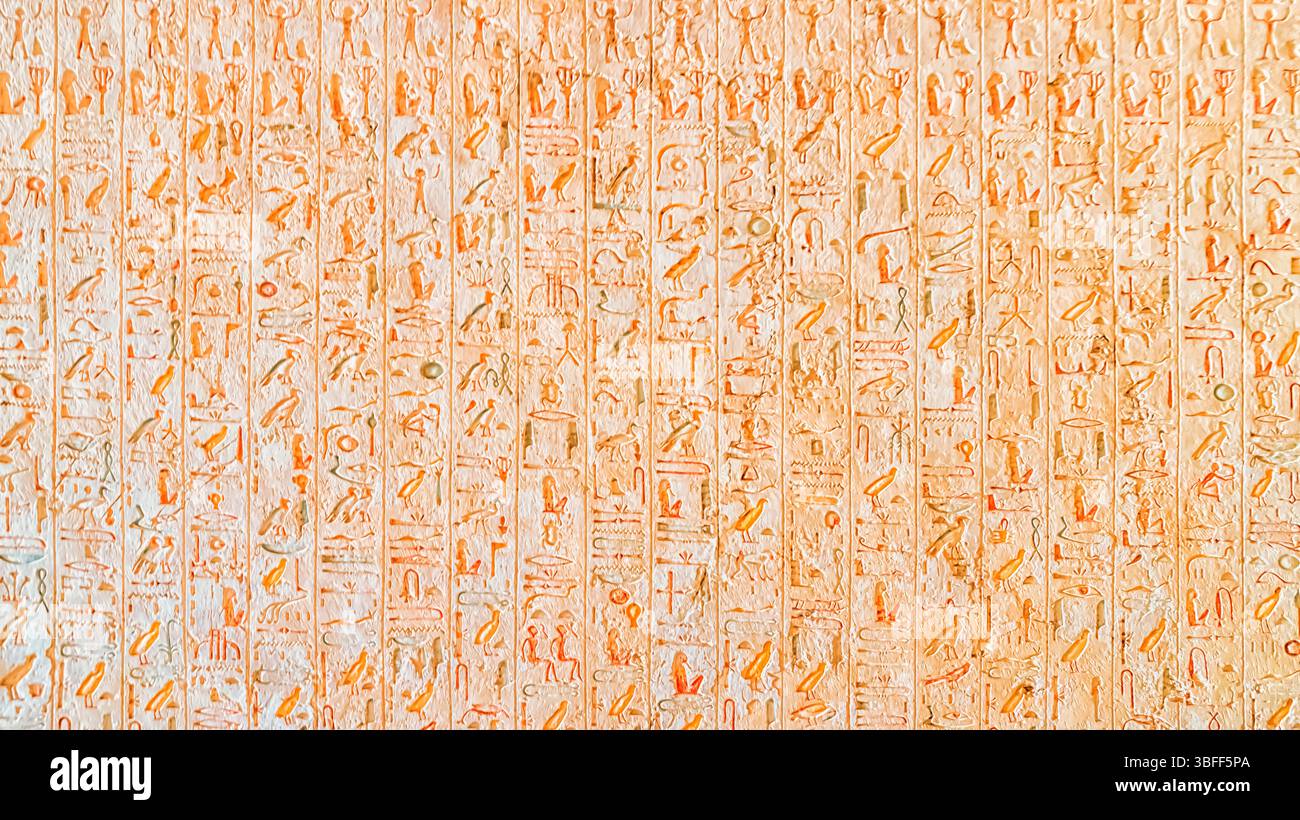 Hiéroglyphes égyptiens à Karnak, Louxor, Égypte Banque D'Images