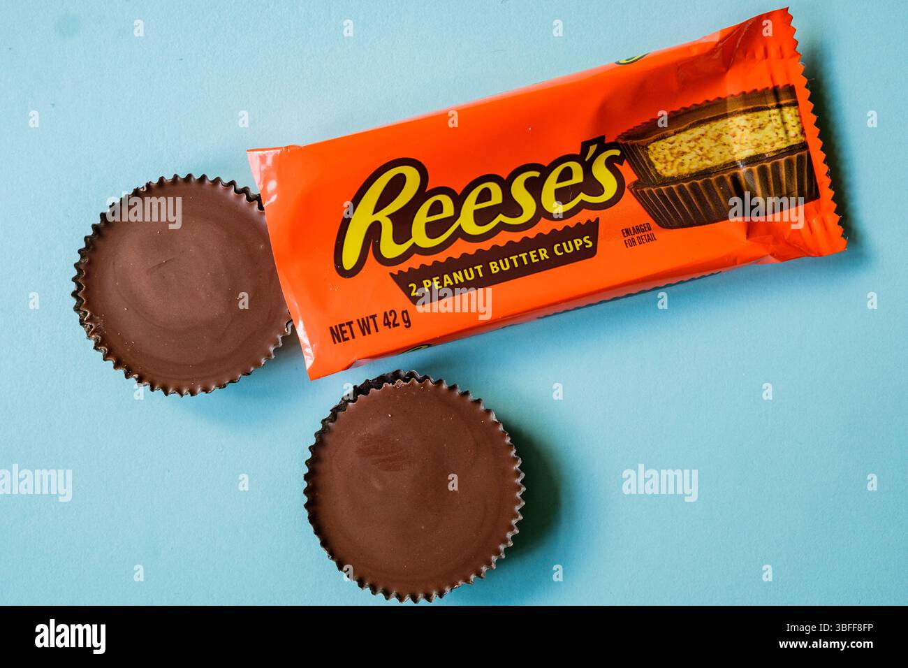 Londres Royaume-Uni, 01 juin 2025, Pack de Reeses Peanut Butter Cup Chocolate Rounds Banque D'Images