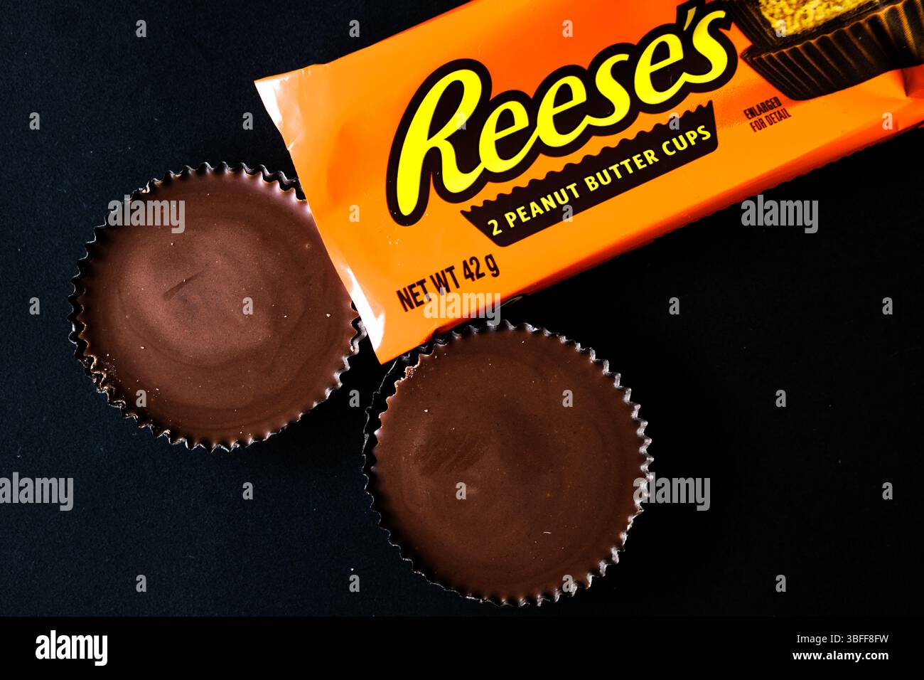 Londres Royaume-Uni, 01 juin 2025, Pack de Reeses Peanut Butter Cup Chocolate Rounds Banque D'Images