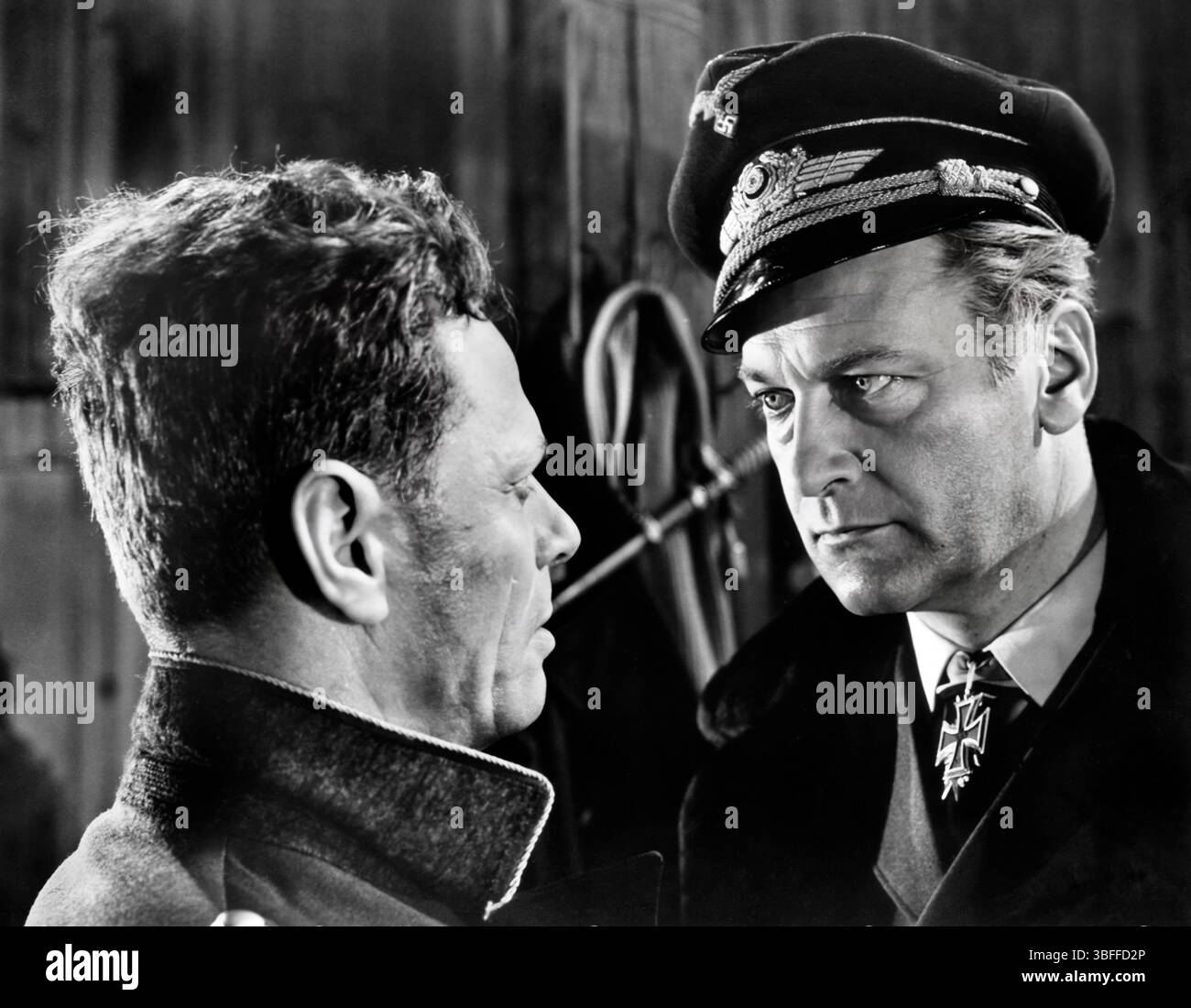 Curd Jurgens (à droite), sur le plateau du film ouest-allemand, 'le général du diable', titre original allemand : 'des Teufels General', Europa-Filmverleih, 1955 Banque D'Images