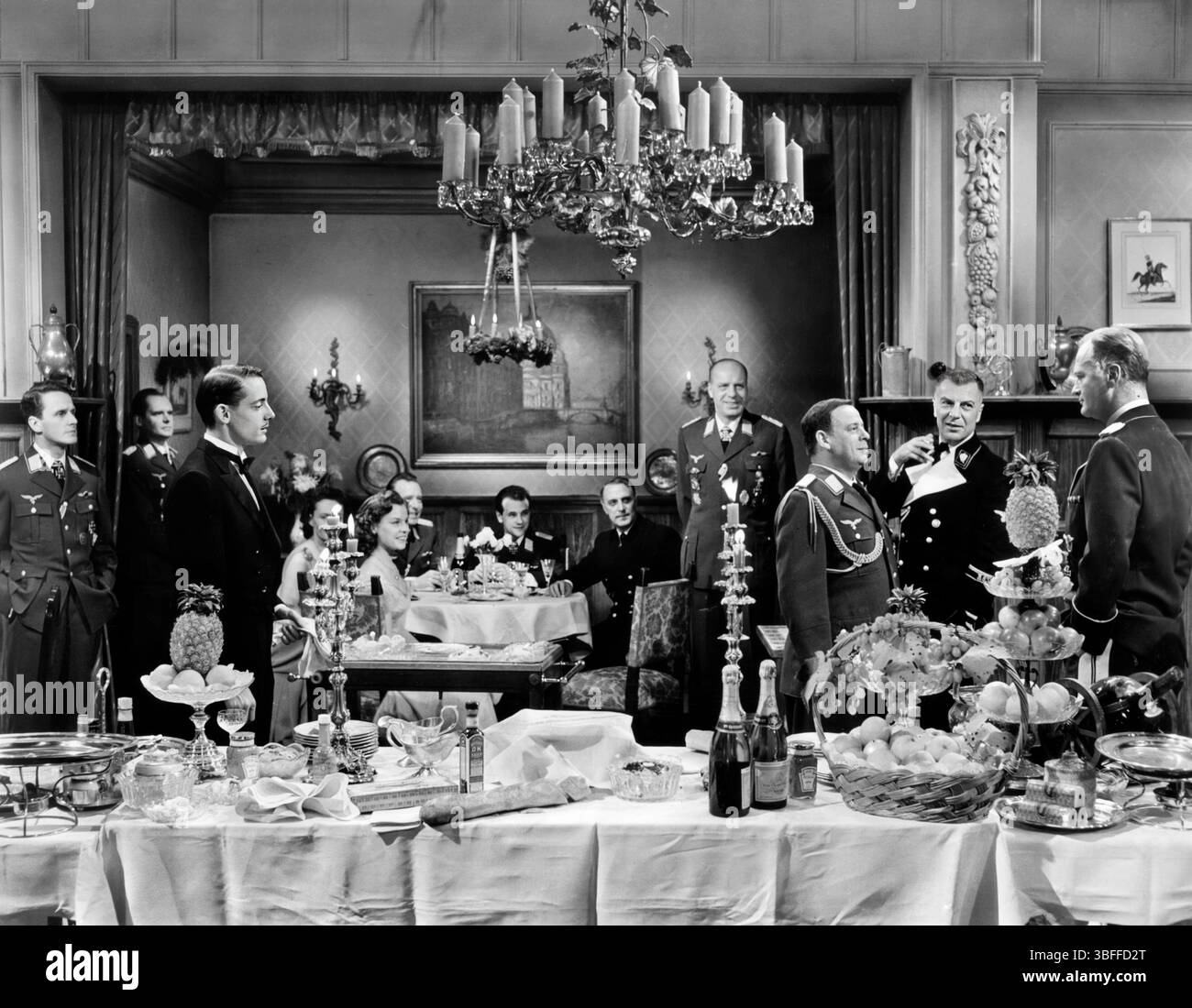 Curd Jurgens (à droite), sur le plateau du film ouest-allemand, 'le général du diable', titre original allemand : 'des Teufels General', Europa-Filmverleih, 1955 Banque D'Images