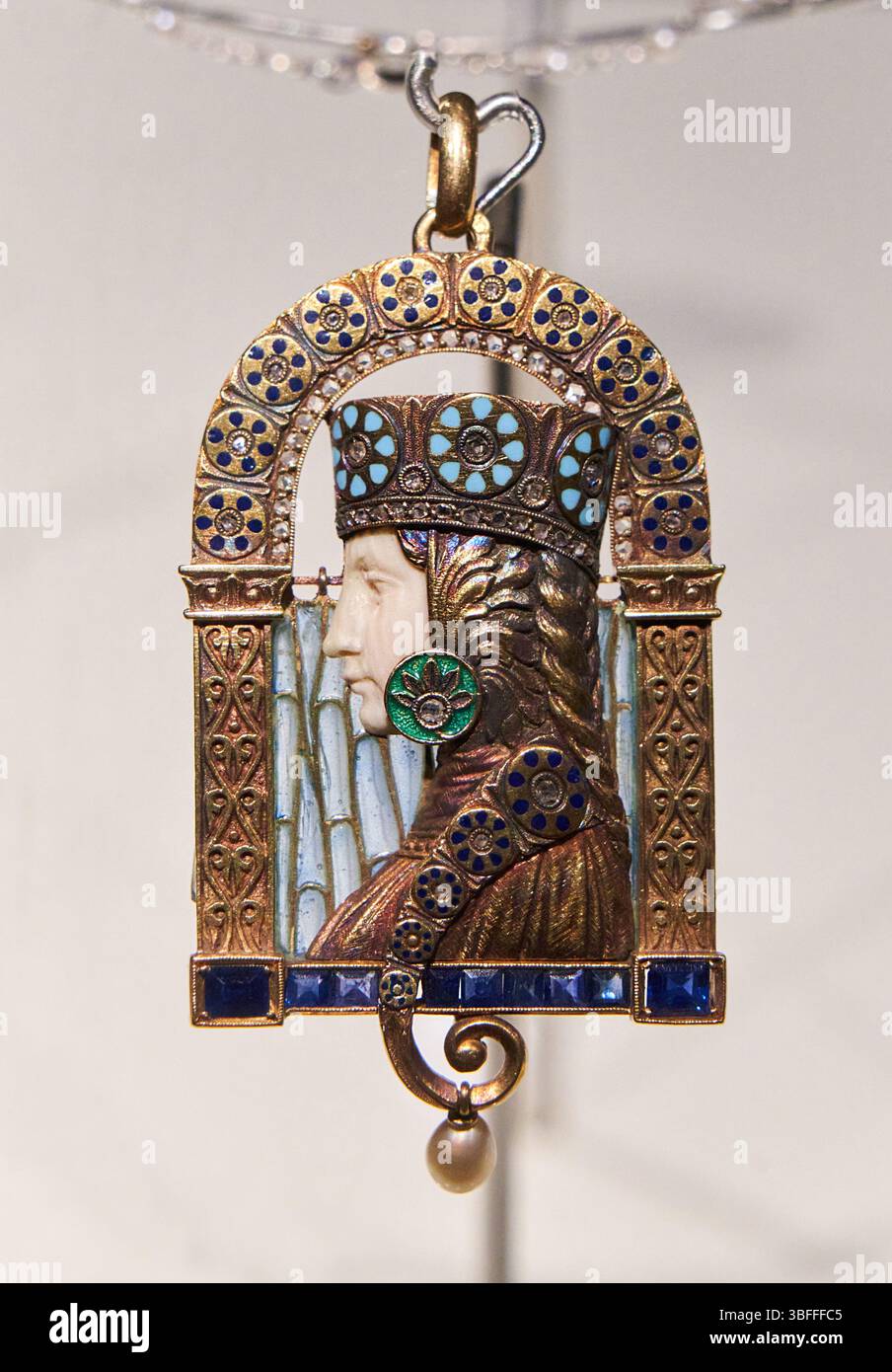 Ensemble de pendentifs, broche et bracelet, 1901-1920, Lluís Masriera (Barcelona, 1872-1958), Museu Nacional D’Art de Catalunya, Barcelone, Espagne Banque D'Images