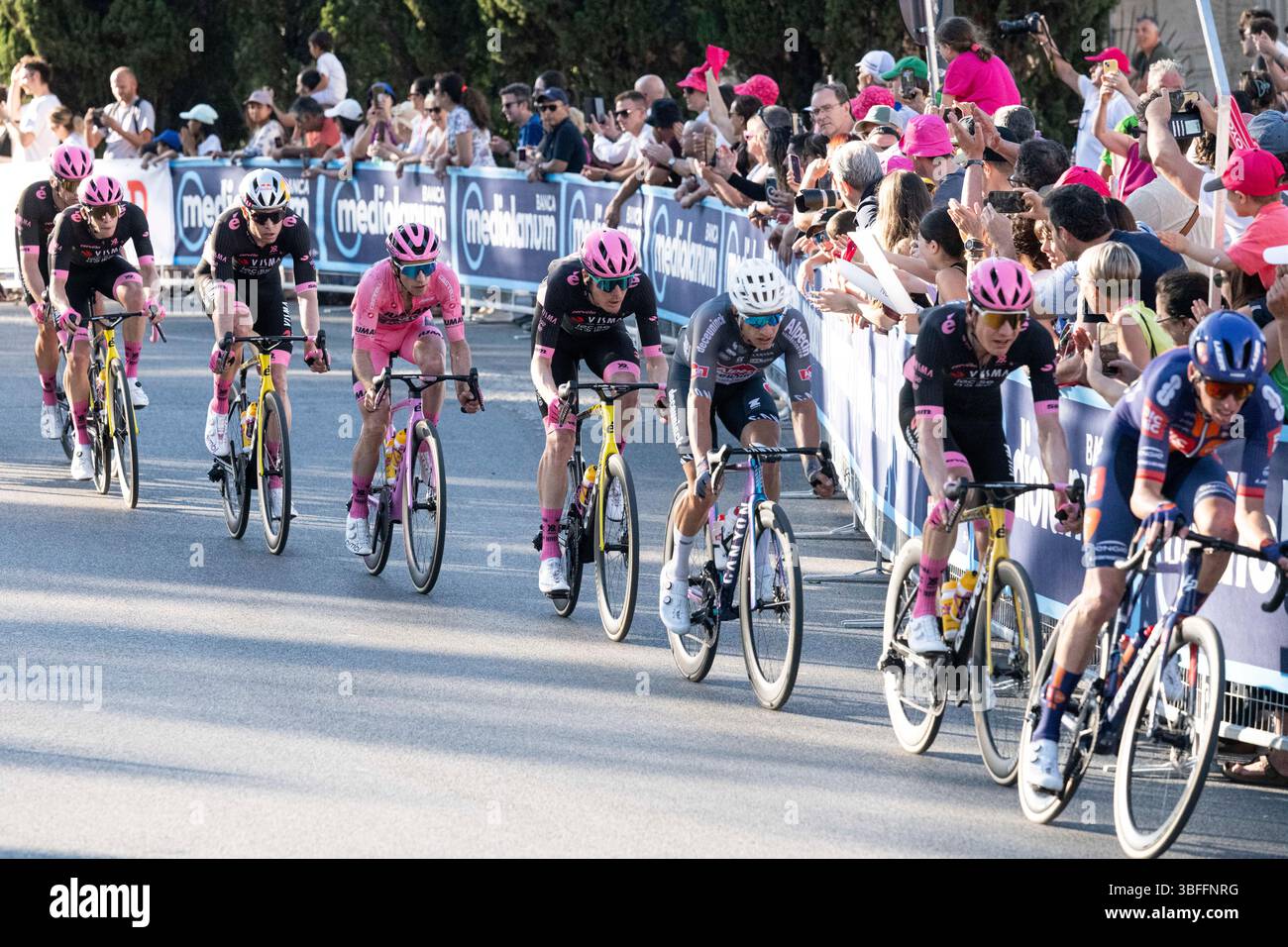 Rome, Italie. 1er juin 2025. Simon Yates, cycliste, vainqueur du Giro d’Italia 2025 à la finale du Giro d’Italia à Rome, Italie crédit : Rocco Pettini/Alamy Live News Banque D'Images Rome, Italie. 1er juin 2025. Simon Yates, cycliste, vainqueur du Giro d’Italia 2025 à la finale du Giro d’Italia à Rome, Italie crédit : Rocco Pettini/Alamy Live News Banque D'Images