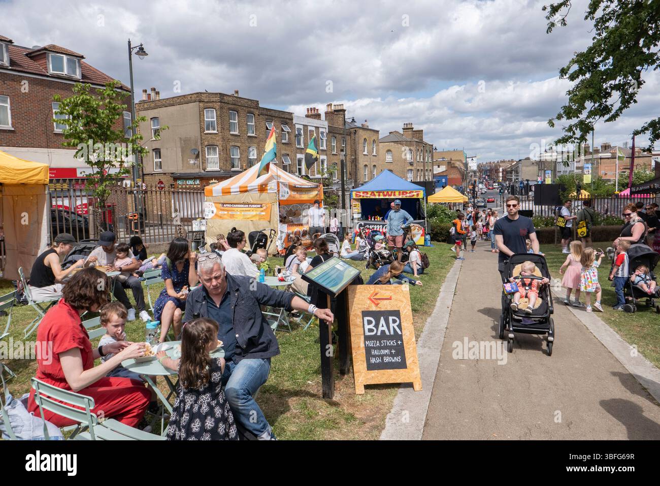 West Norwood Feast dans le sud de Londres, Angleterre. West Norwood Feast est un festival de marché de rue autofinancé et géré par des bénévoles à Lambeth. Photo : SMP News Banque D'Images