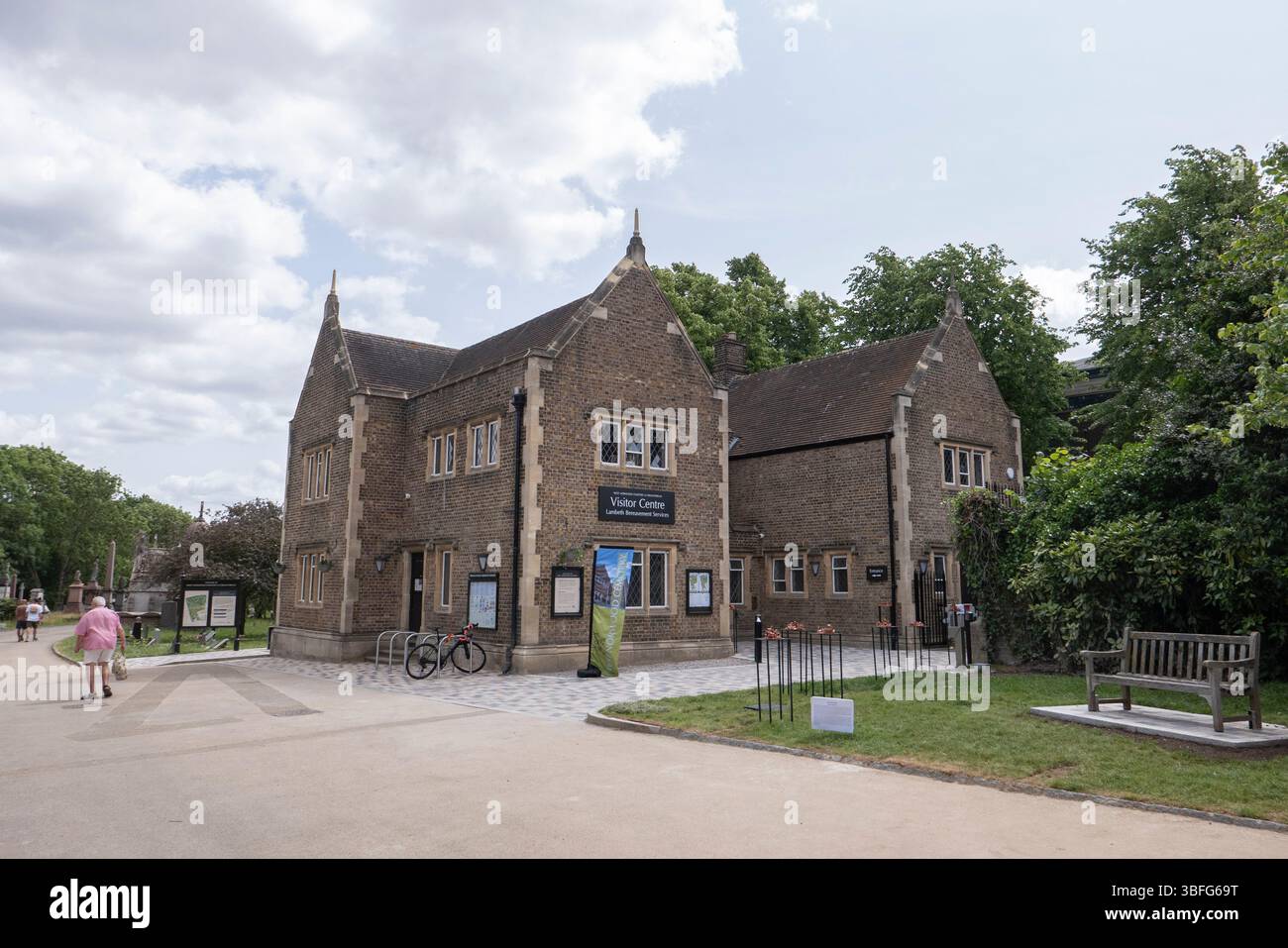 Le centre des visiteurs nouvellement ouvert au cimetière West Norwood dans le sud de Londres. Crédit photo : SMP News Banque D'Images