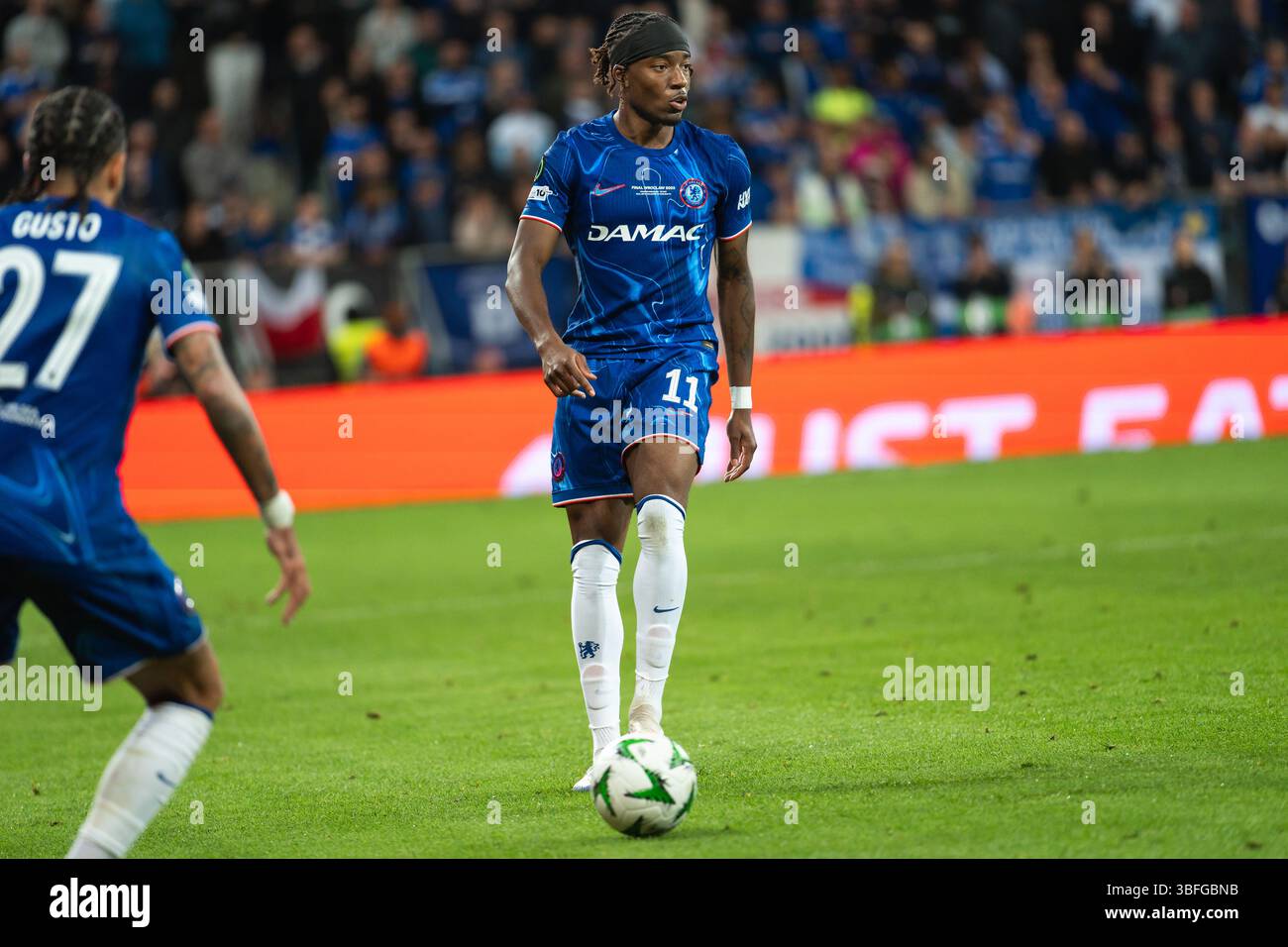 WROCLAW, POLOGNE - 28 MAI 2025 : UEFA Conference League final Football match Real Betis - Chelsea. En action Noni Madueke Banque D'Images