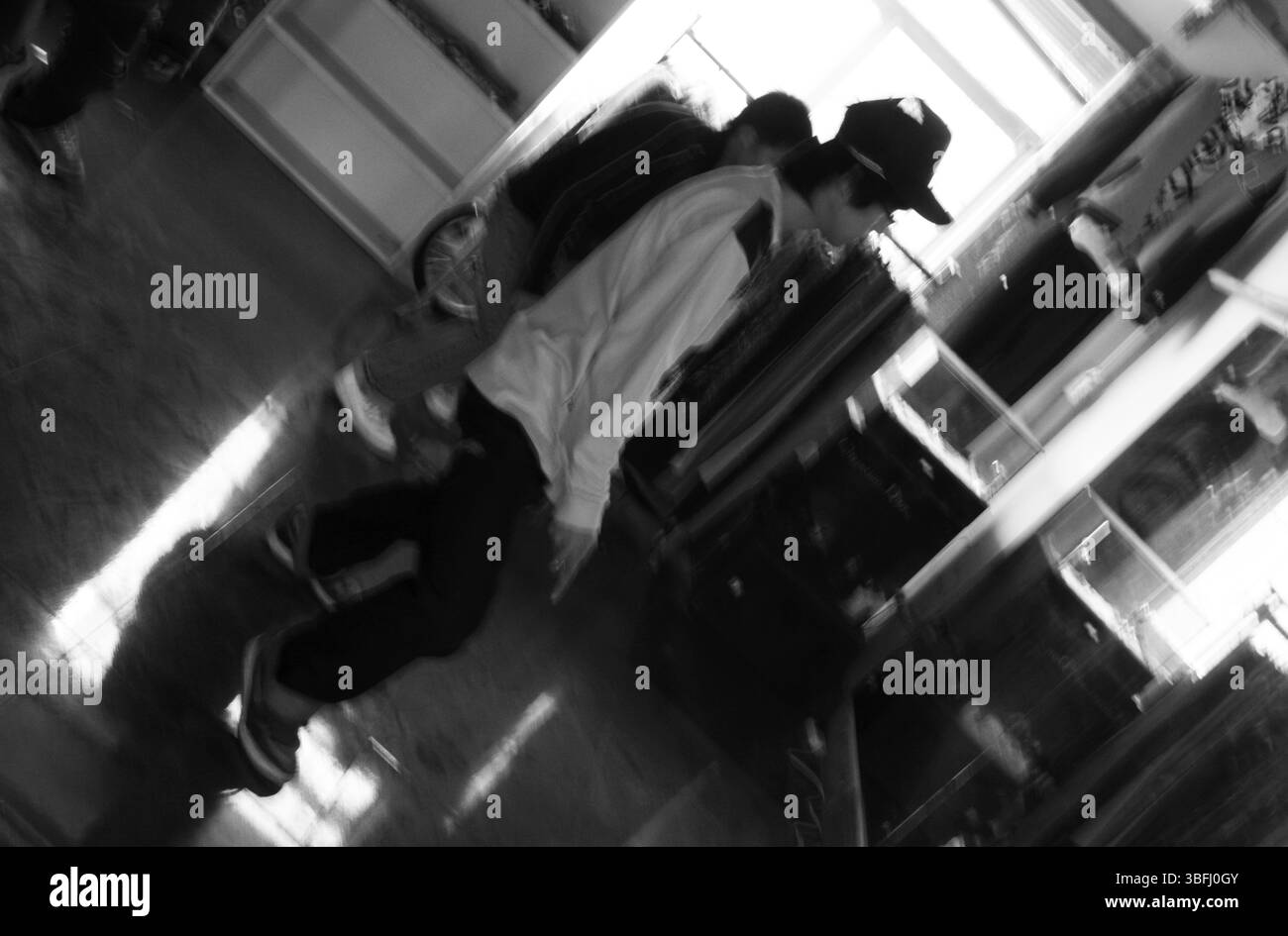 Fin des années 2000 China Street Dance Practice Room Hip-Hop Dancer Motion Blur Banque D'Images