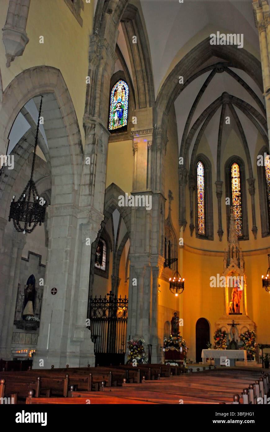 Beauté architecturale de l'intérieur de l'église de Sant Joan à Lleida, Catalogne Banque D'Images Beauté architecturale de l'intérieur de l'église de Sant Joan à Lleida, Catalogne Banque D'Images