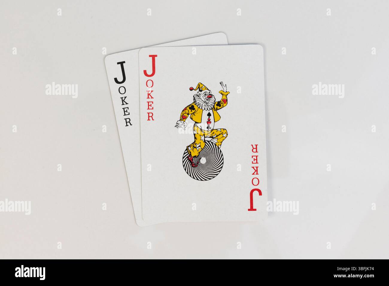 Cartes Joker sur fond blanc Banque D'Images