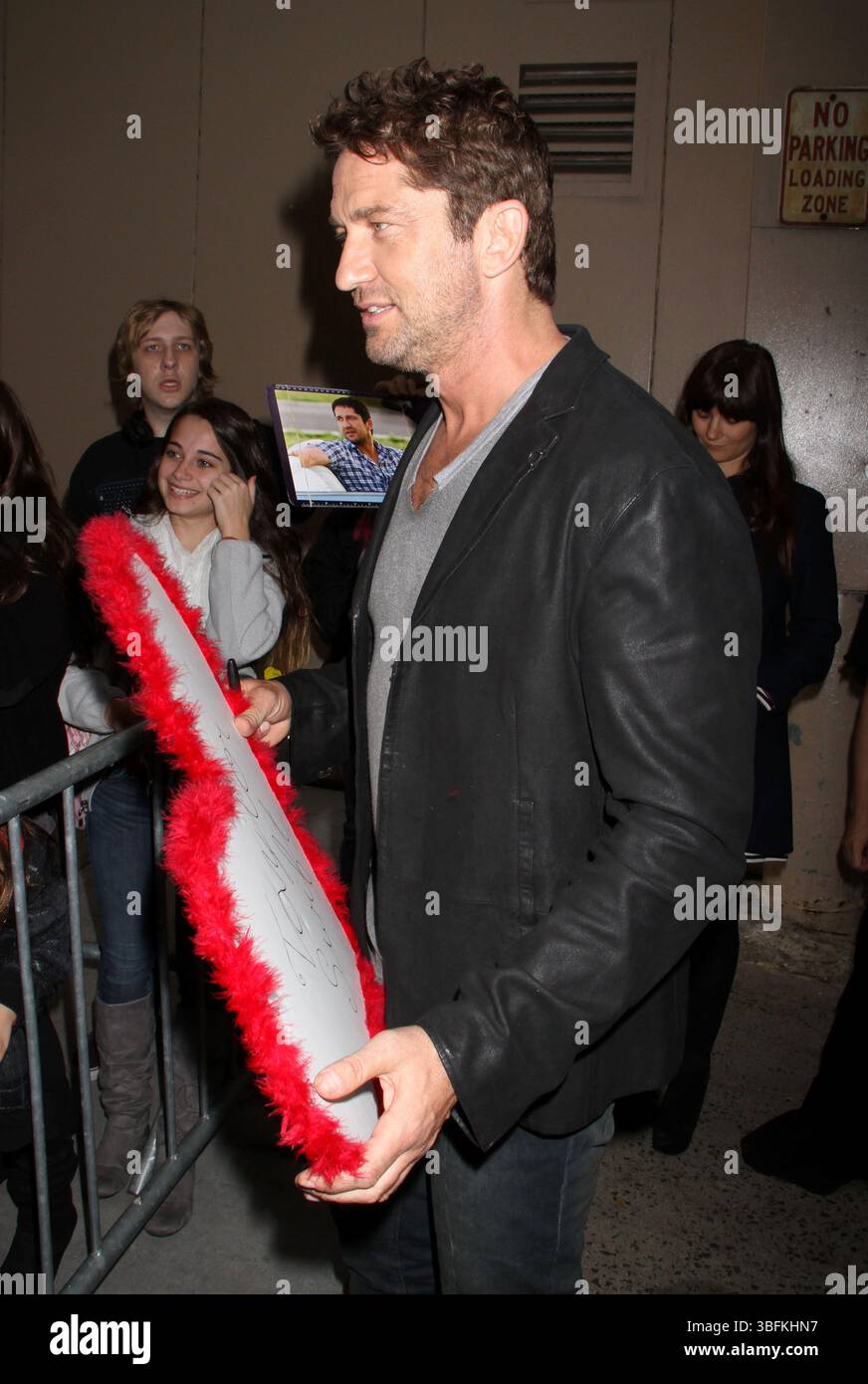 Gerard Butler chez LIVE ! Avec Kelly devant les studios ABC à New York - 23 octobre 2012 Banque D'Images