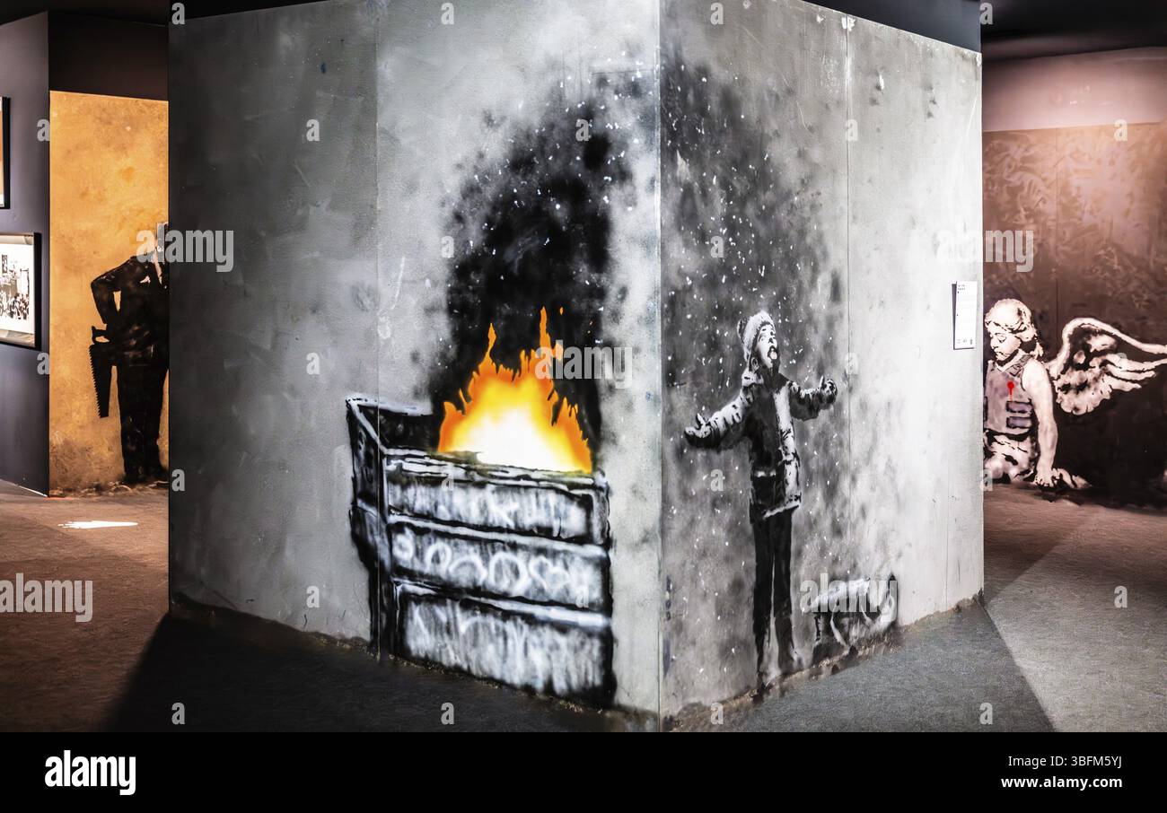 Banksy - Season's Greetings, problème des particules et de la pollution atmosphérique, 2018, Port Talbot, pays de Galles, GB, exposition le monde de Banksy Banque D'Images