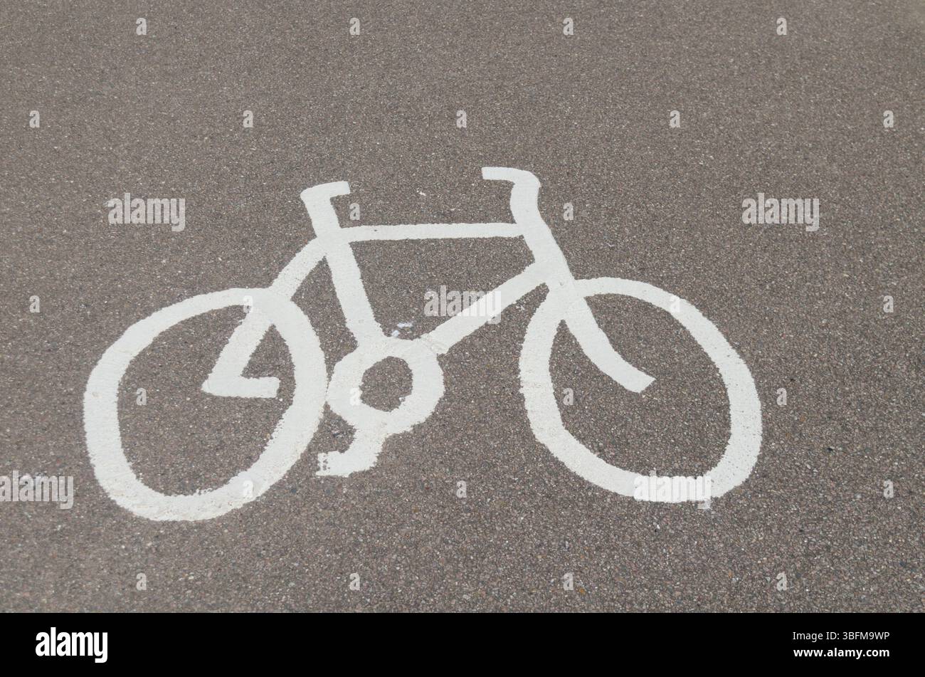 Symbole de piste cyclable sur une piste asphaltée en anglais Banque D'Images