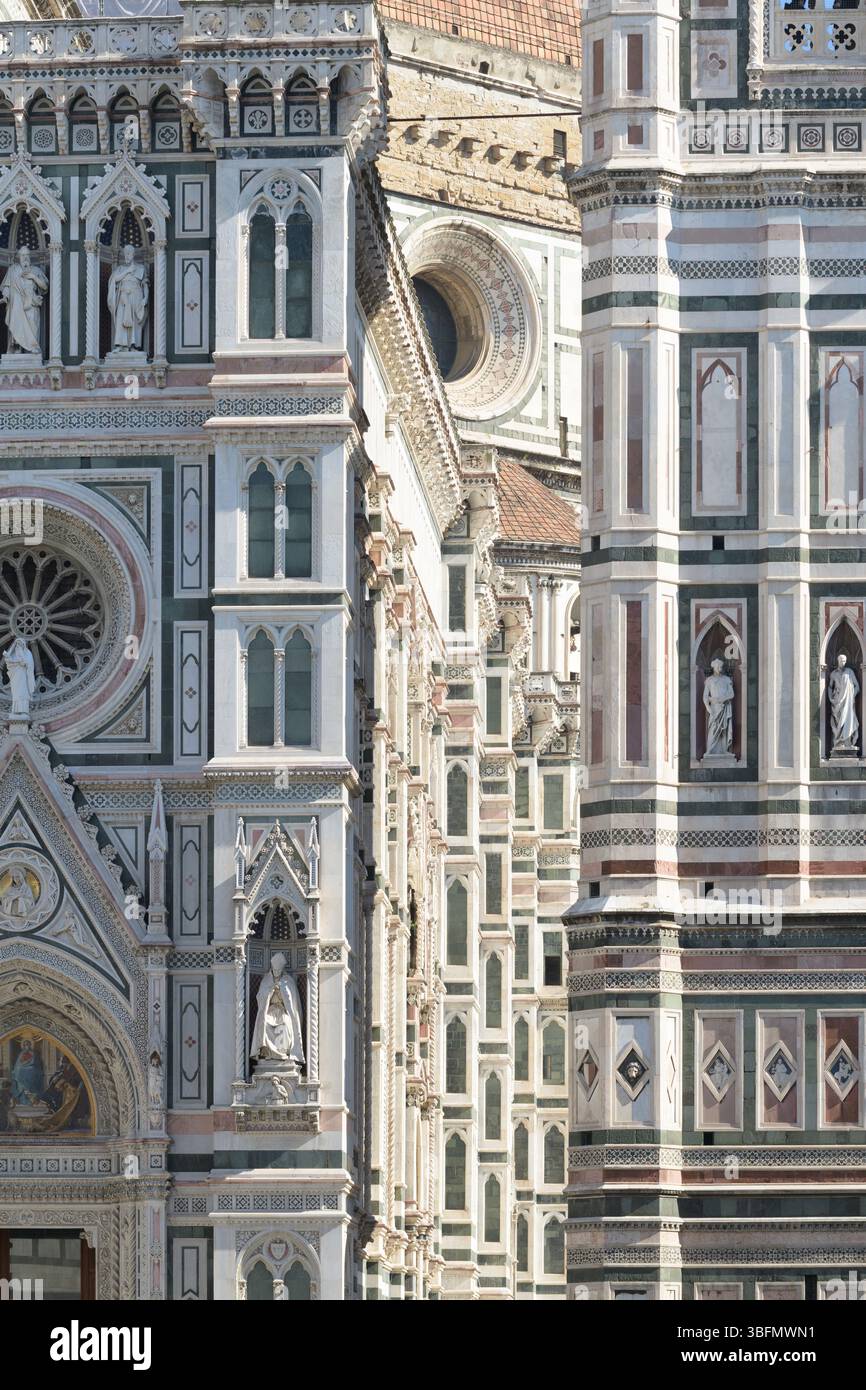 Vue panoramique sur la cathédrale de Florence avec son dôme de Brunelleschi, le Baptistère de San Giovanni et le Campanile de Giotto, Florence, Italie. Banque D'Images