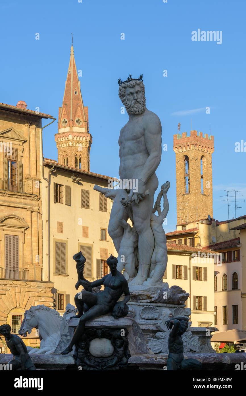 Fontaine de Neptune par Bartolomeo Ammannati, située sur la Piazza della Signoria, Florence, Italie. Sculpture Renaissance en marbre et bronze. Banque D'Images