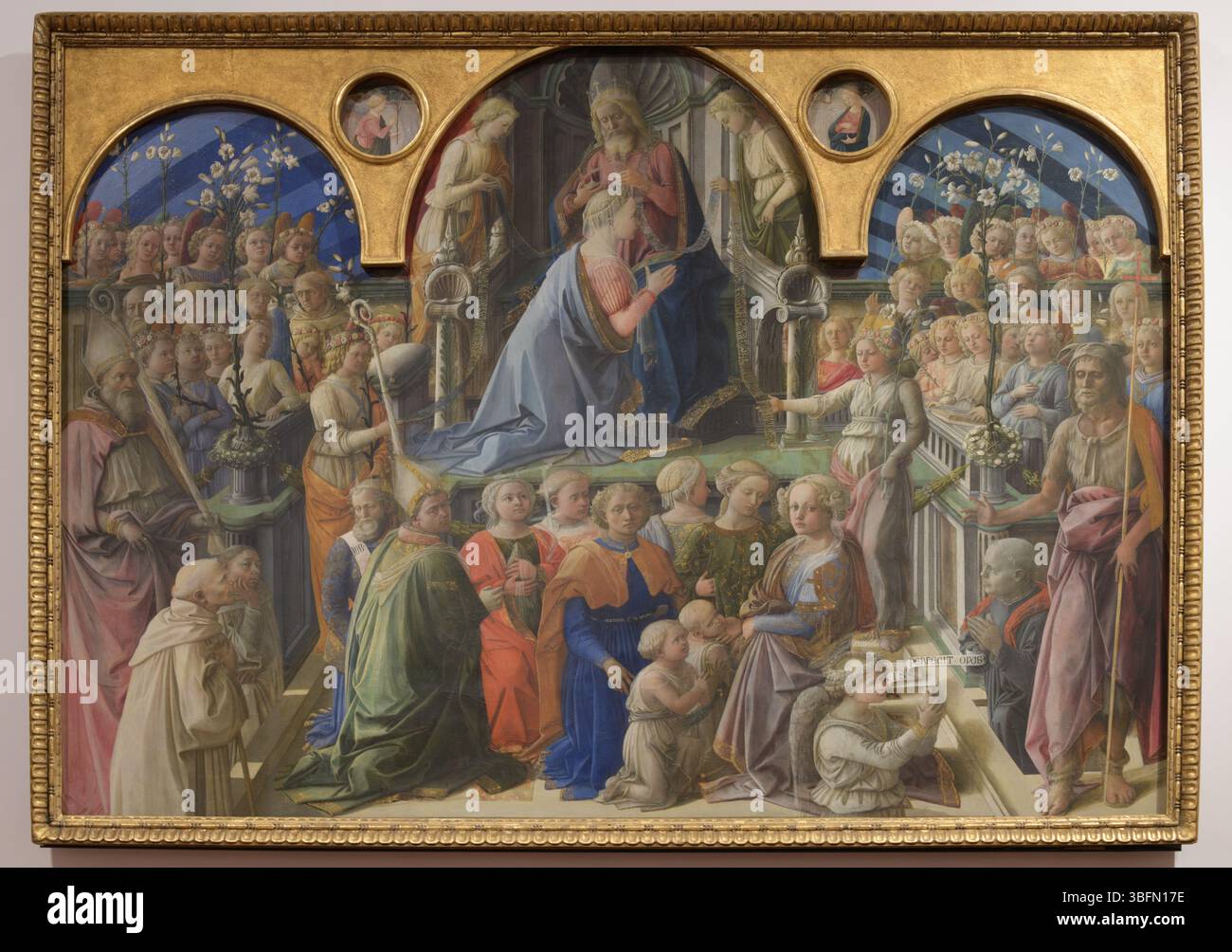 Le couronnement de la Vierge Marie par Fra Filippo Lippi, tempera sur panneau, retable du début de la Renaissance avec des saints, des anges et des donateurs, Florence, Ital Banque D'Images