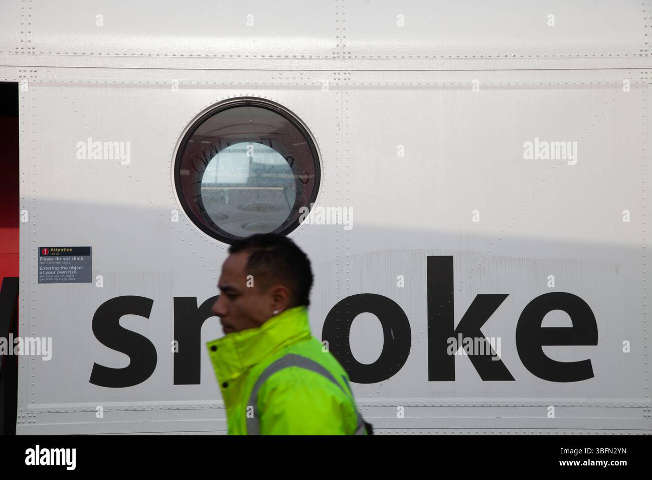 Zone fumeurs en face de l'aéroport de Schipol à Amsterdam 2014 Banque D'Images Zone fumeurs en face de l'aéroport de Schipol à Amsterdam 2014 Banque D'Images